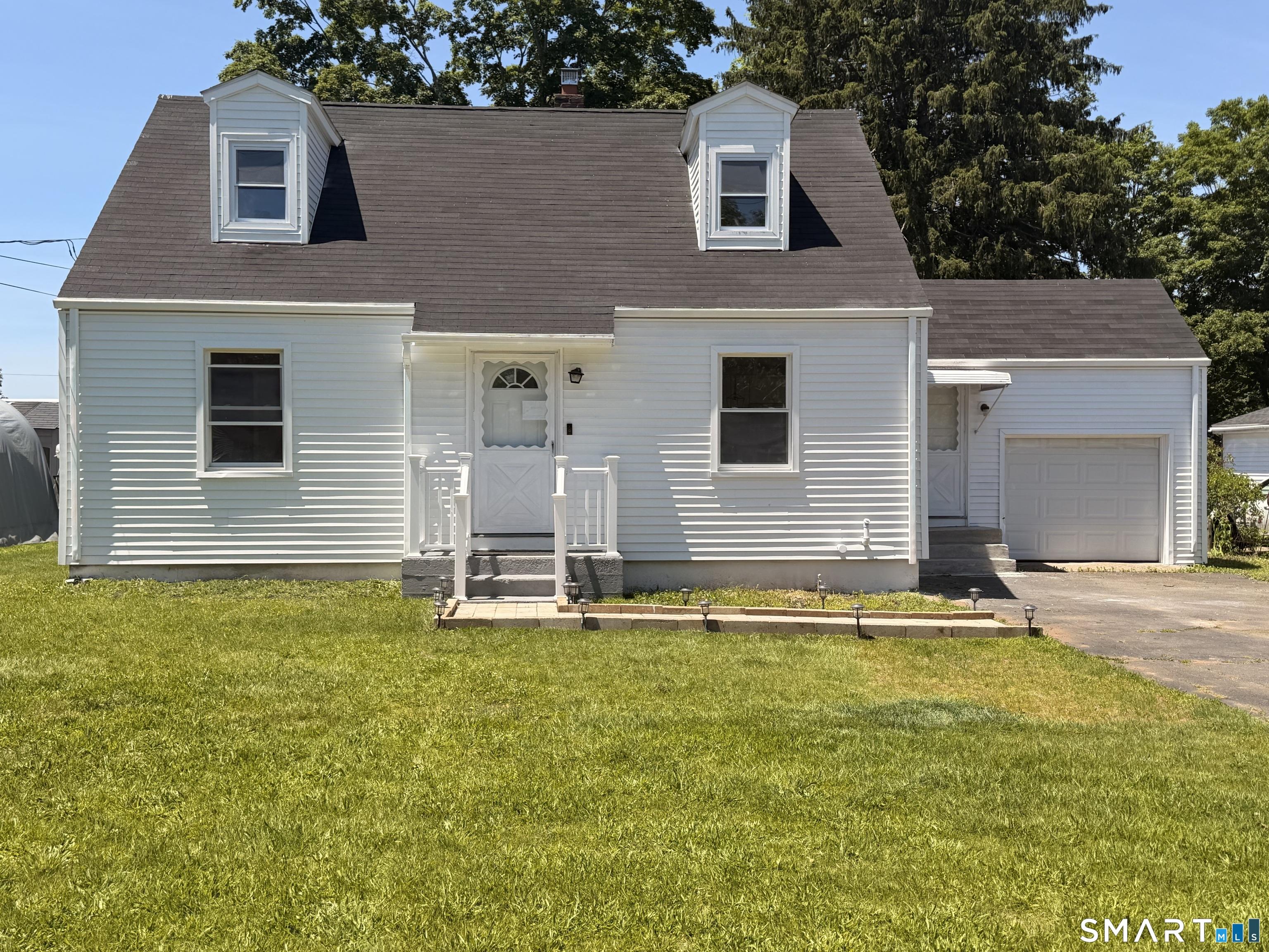 River Rd, East Haven, CT 06512