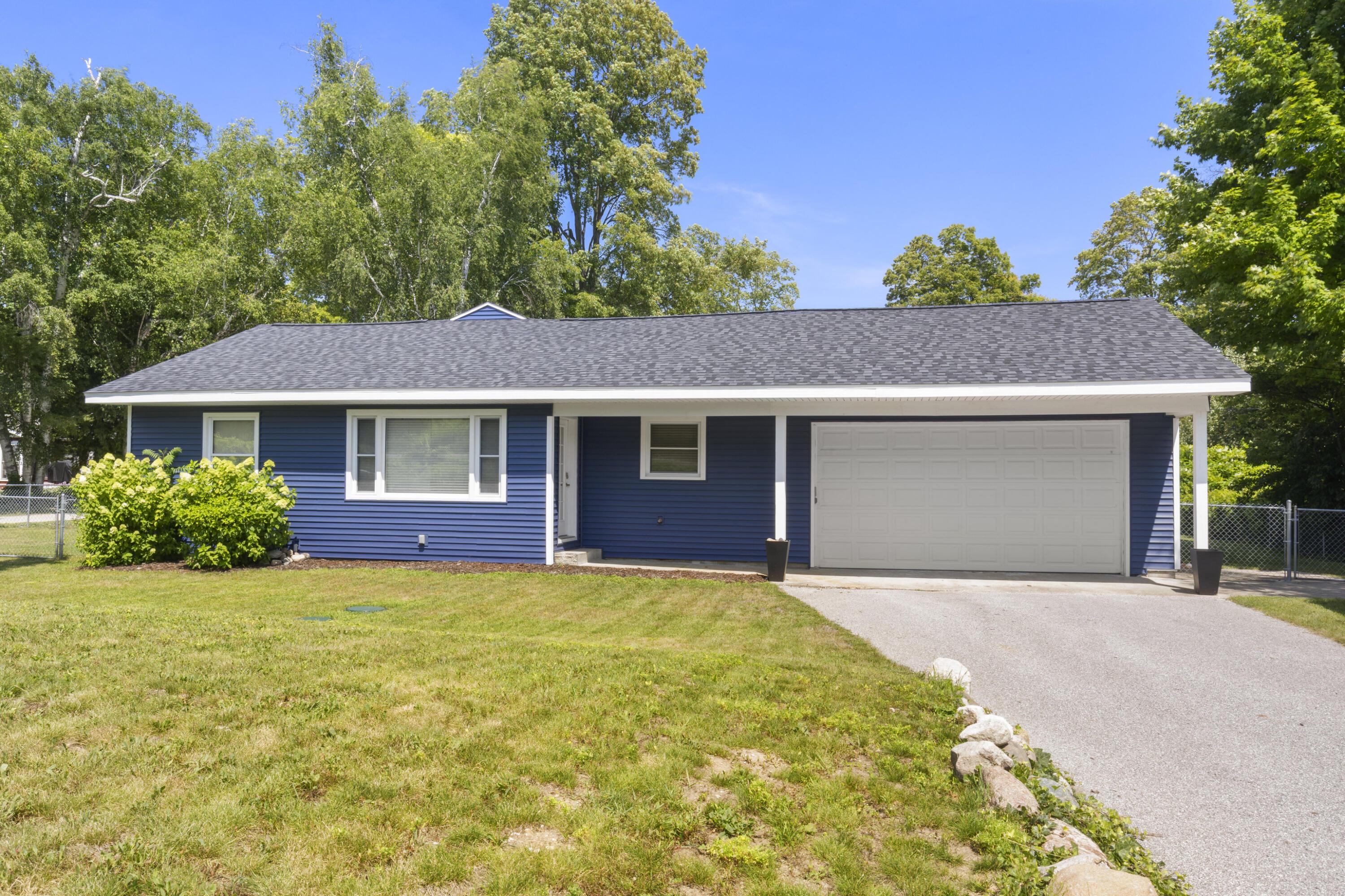 Mollineaux Rd, Frankfort, MI 49635