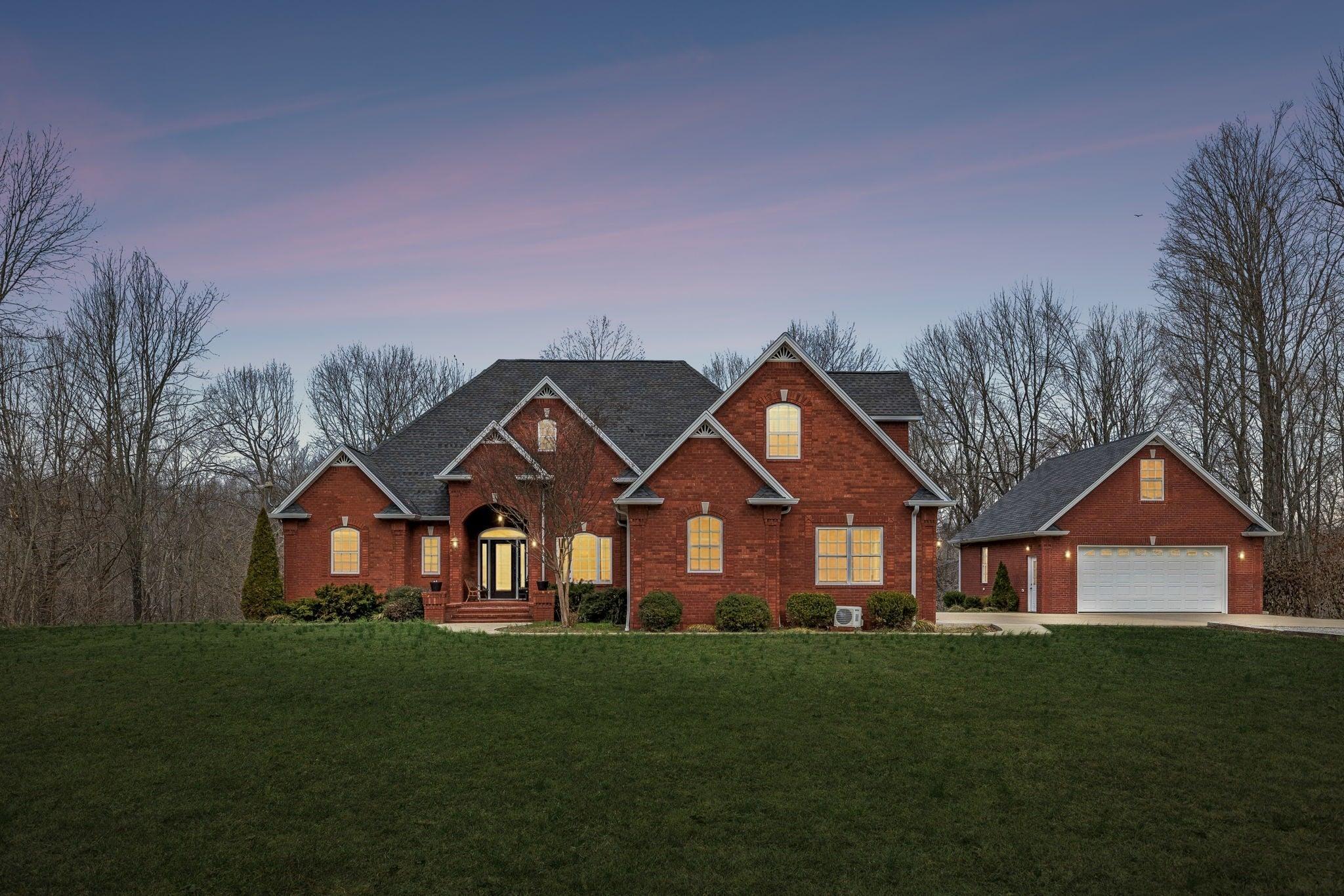 Highway 52 W, Lafayette, TN 37083