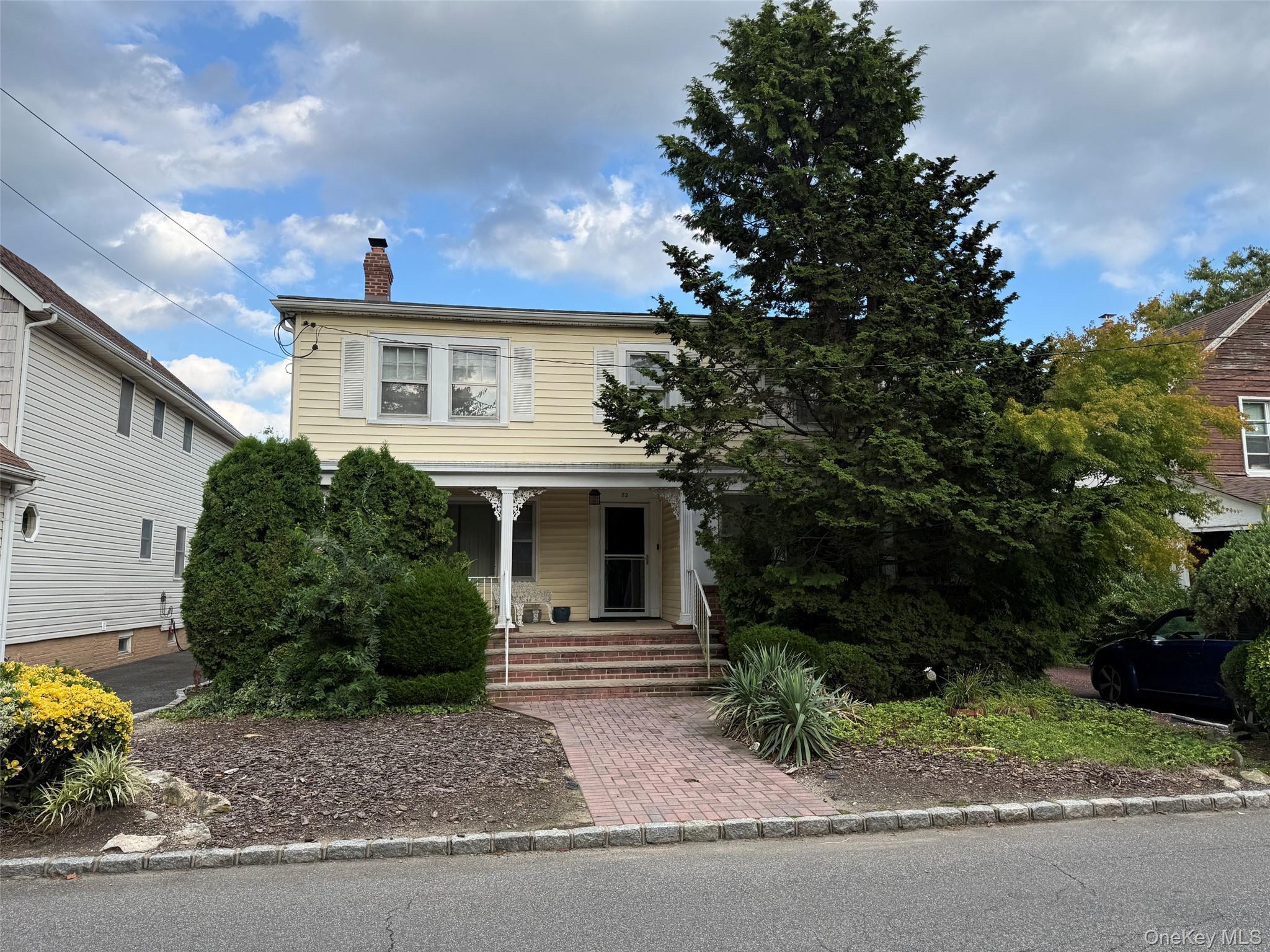 Auerbach Ln, Lawrence, NY 11559