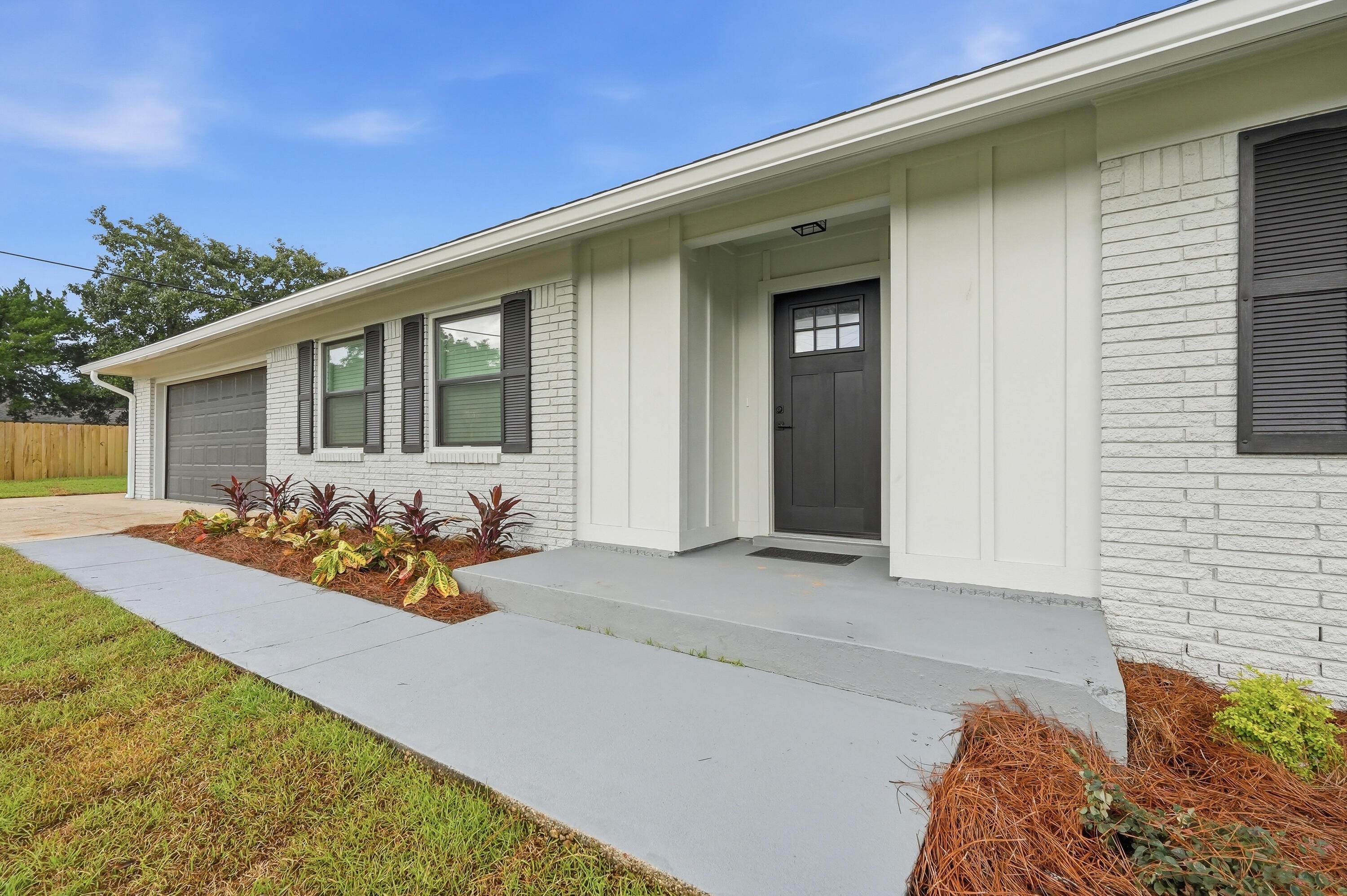 Briarwood Cir Nw, Fort Walton Beach, FL 32548