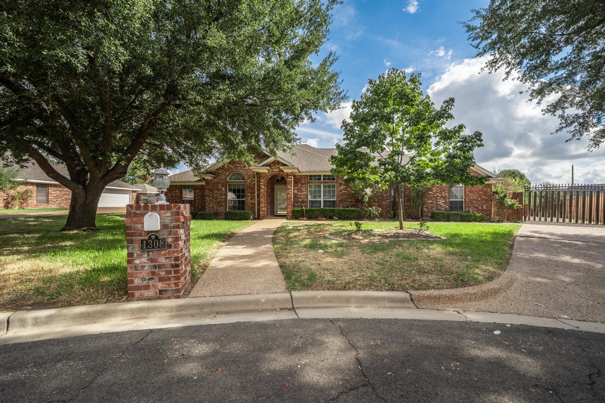 Wentwood Cir, Hewitt, TX 76643