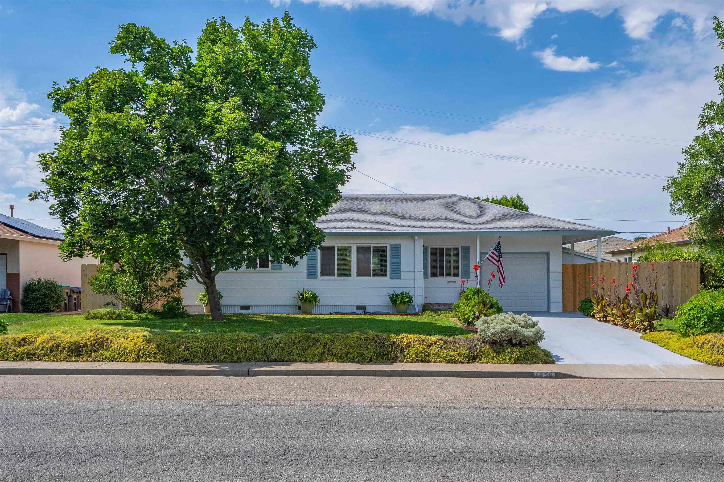 Walnut St, Red Bluff, CA 96080