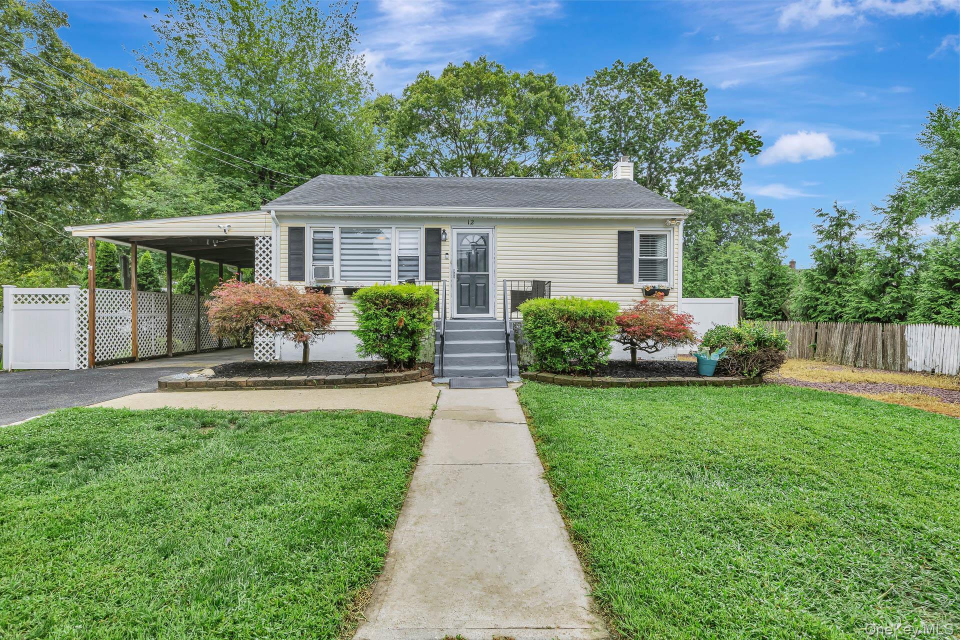 Dover Ave, Mastic, NY 11950