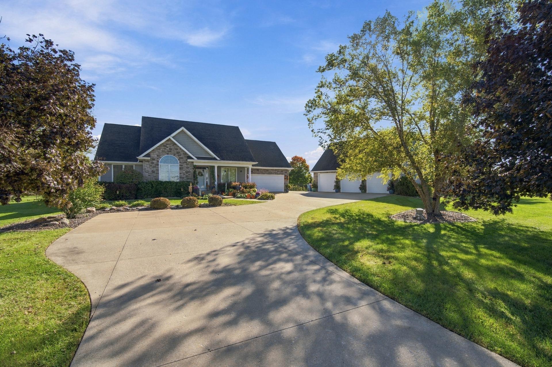 S Columbia Ave, Oglesby, IL 61348
