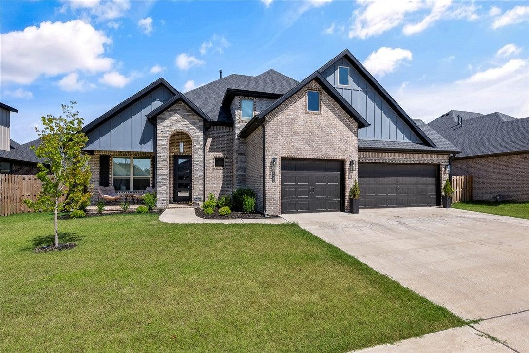 Tiffany St, Centerton, AR 72719