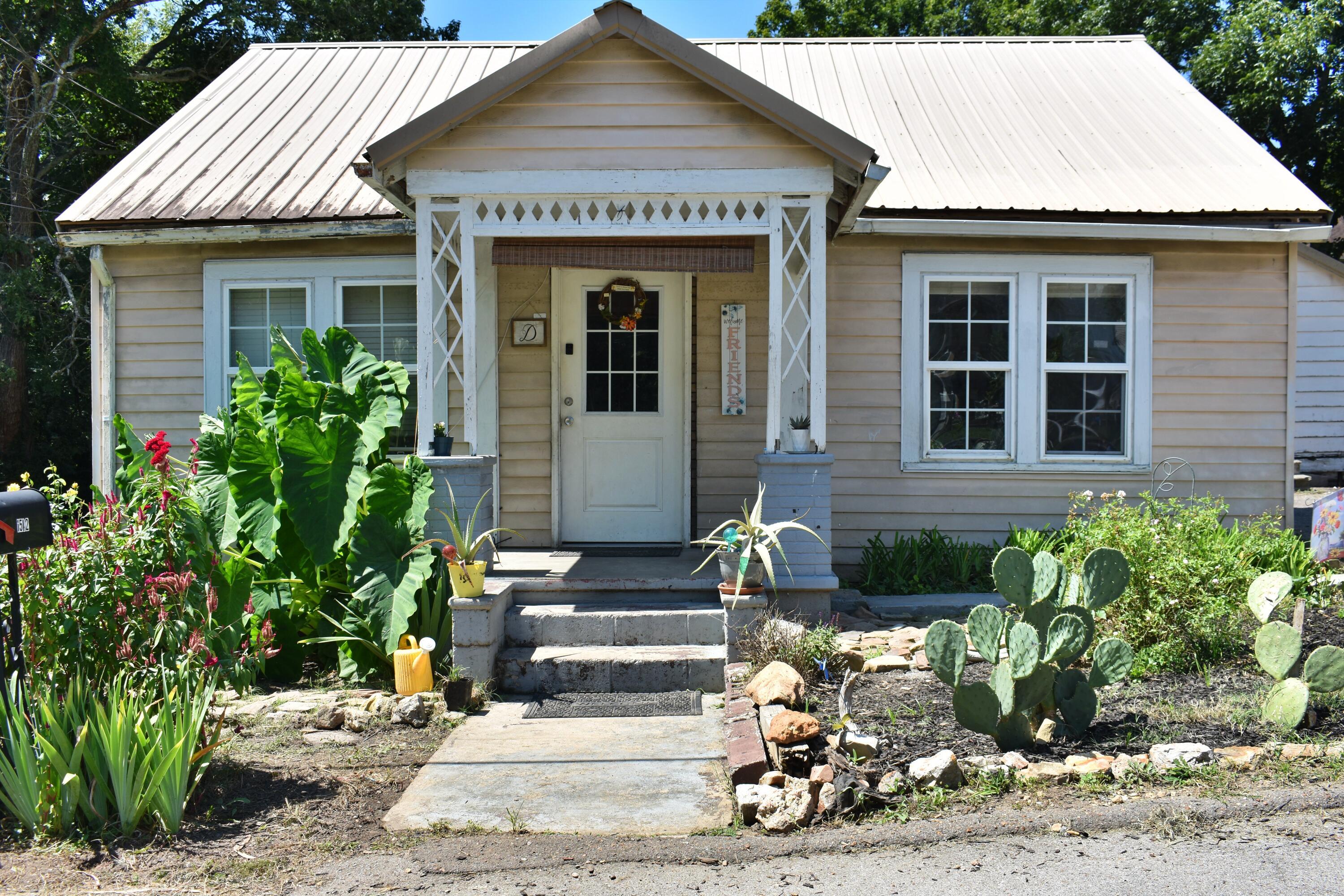 Adams St, Athens, TN 37303
