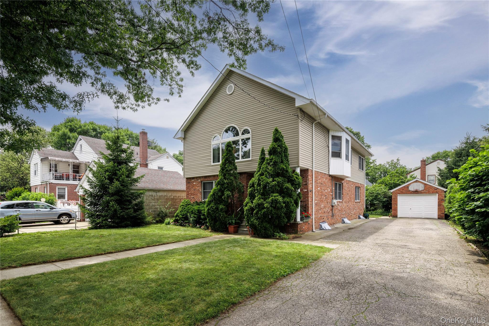 Irving Ave, Floral Park, NY 11001