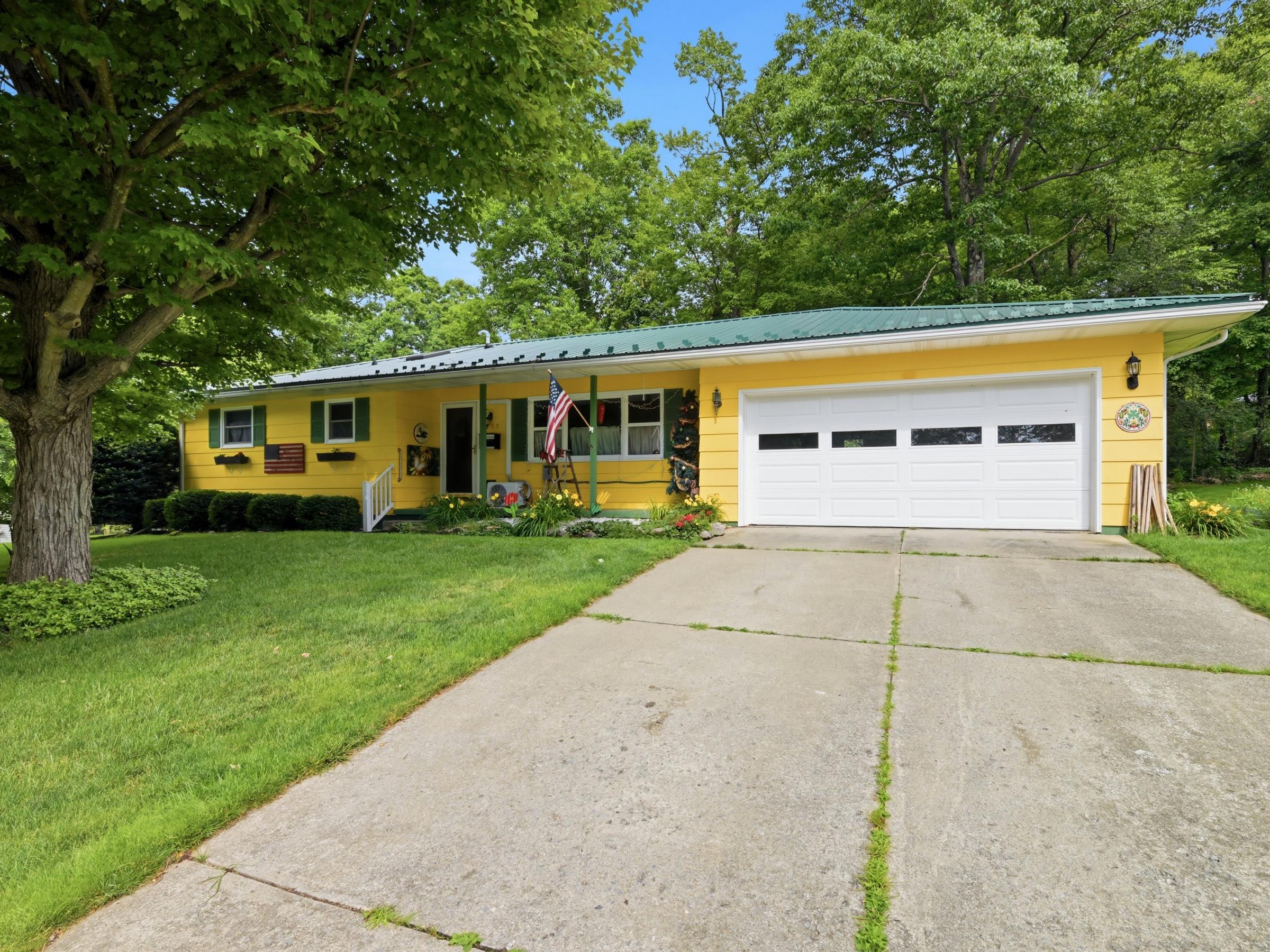 Beech Dr, Franklin, PA 16323