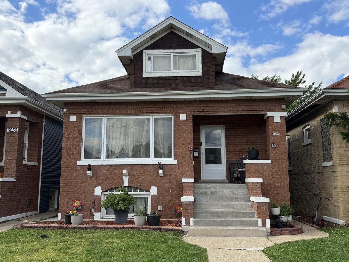 W Henderson St, Chicago, IL 60641