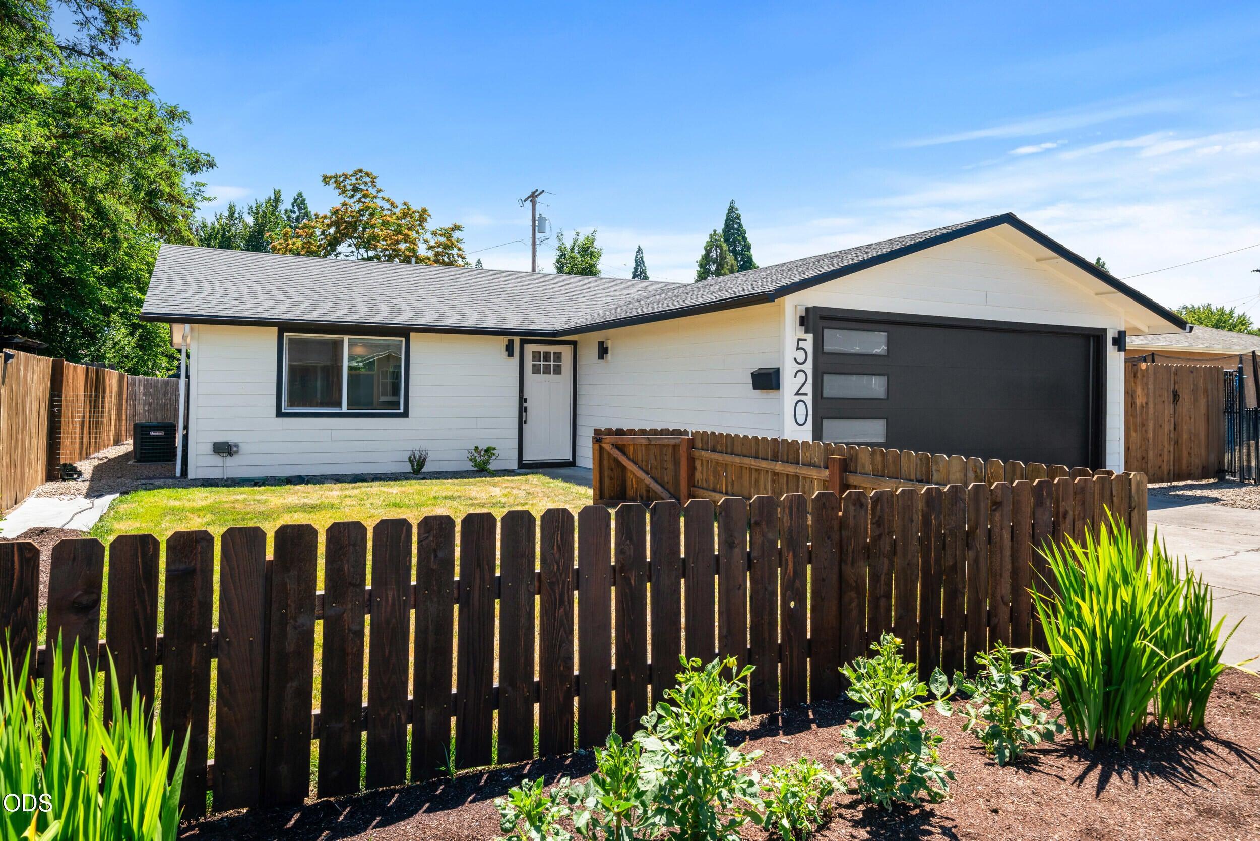 Grand Ave, Central Point, OR 97502