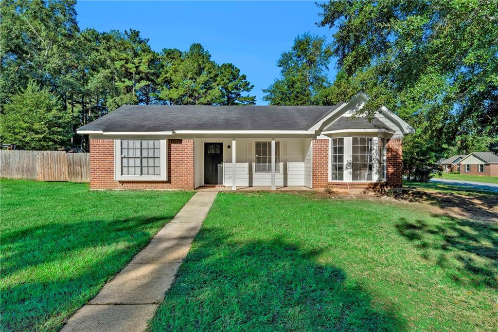 Royal Woods Dr E, Mobile, AL 36608