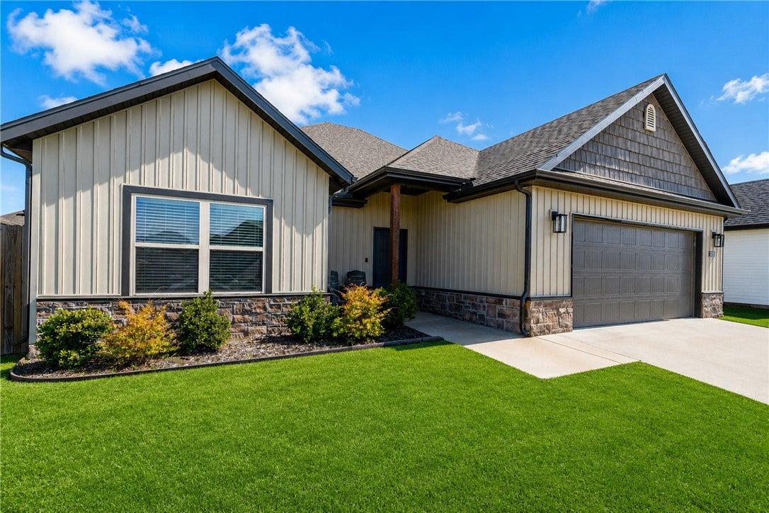 Sunshine Ct, Centerton, AR 72719