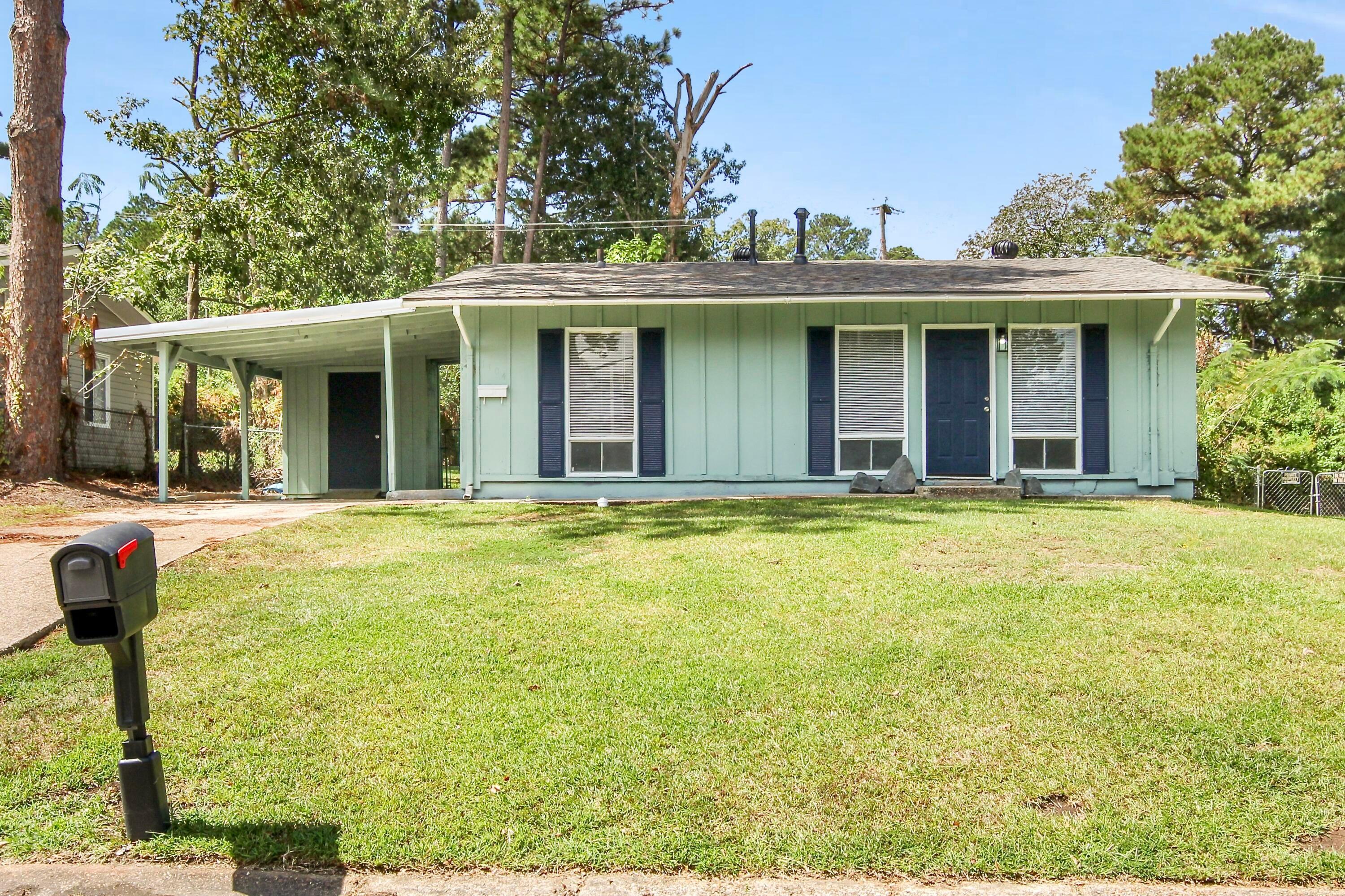 Anderson Dr, Leesville, LA 71446