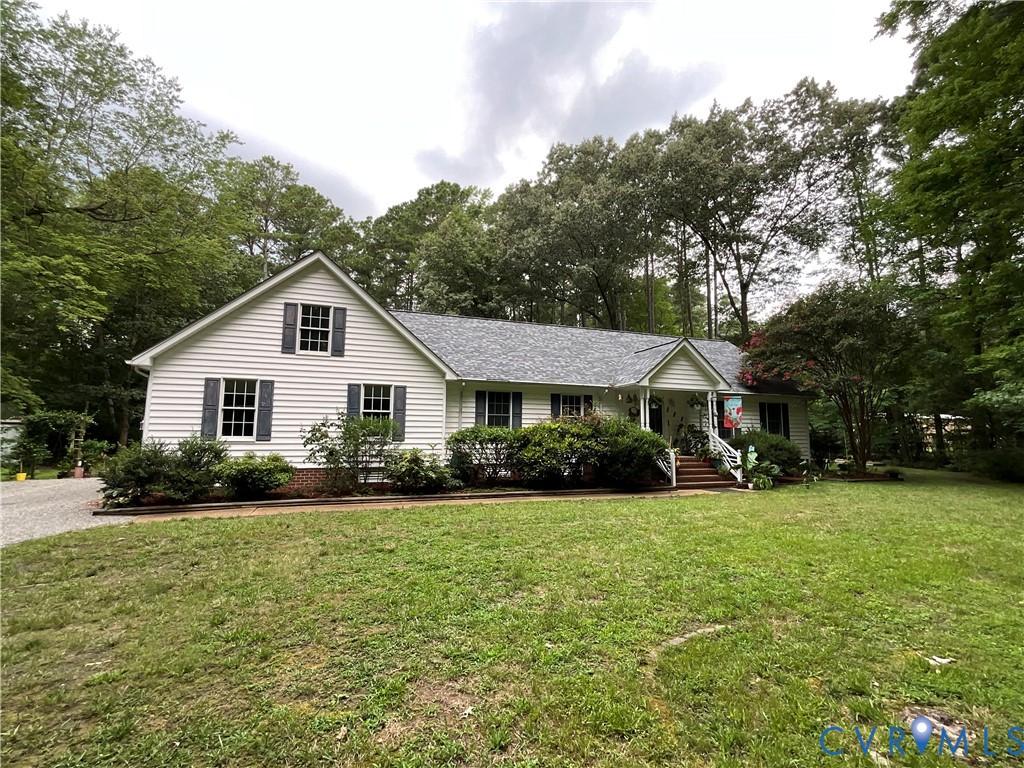 Schooner Ln, Mathews, VA 23109
