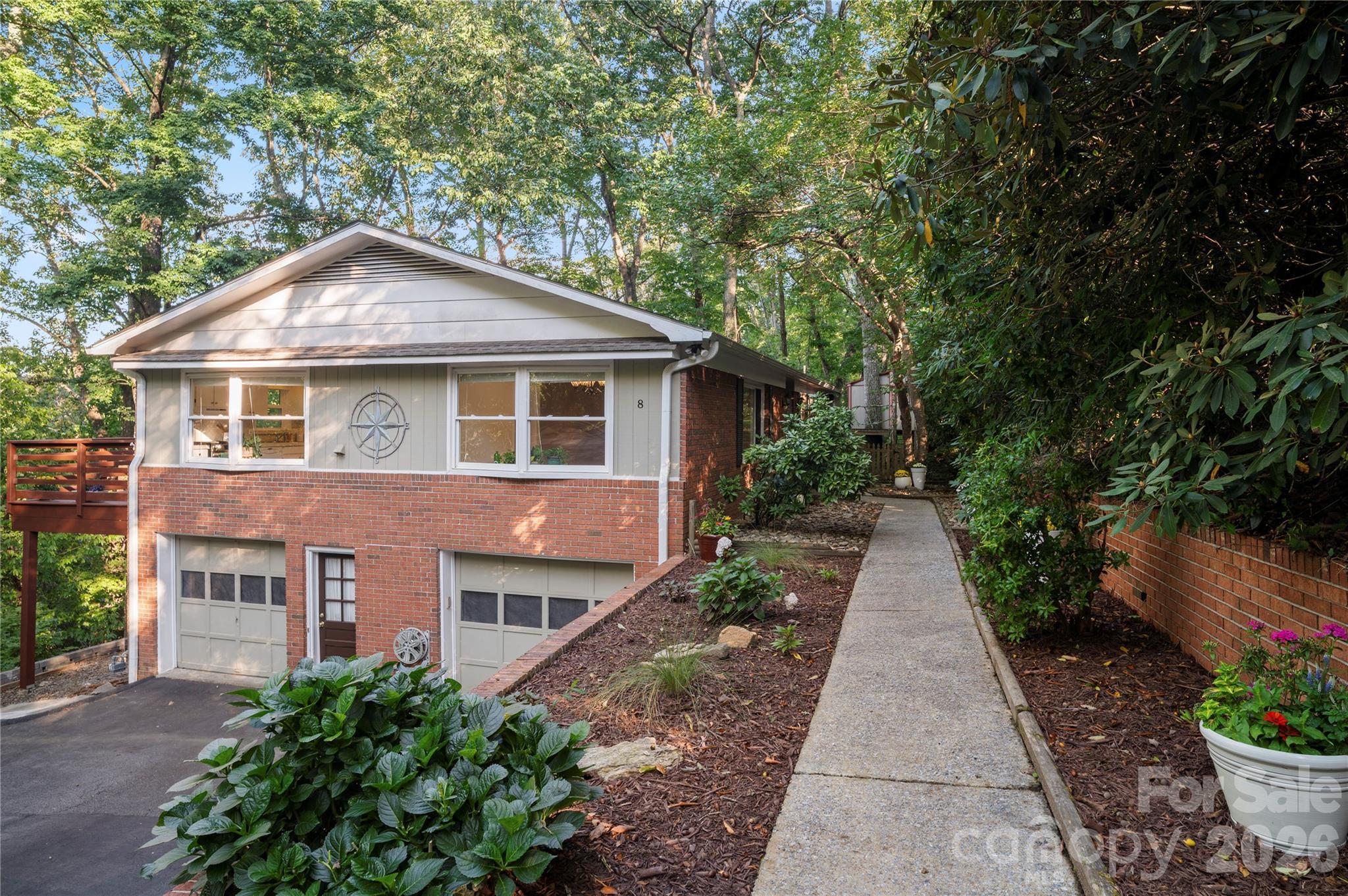 Galax Ln, Hendersonville, NC 28791