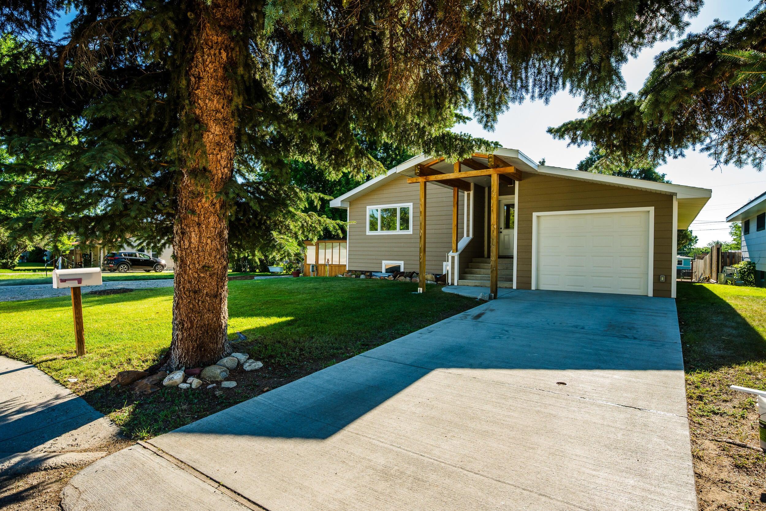 N Carrington Ave, Buffalo, WY 82834