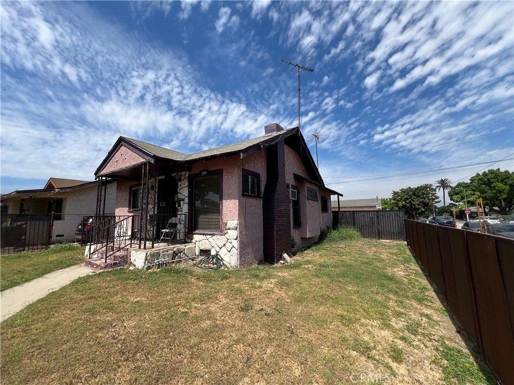 W 71st St, Los Angeles, CA 90044