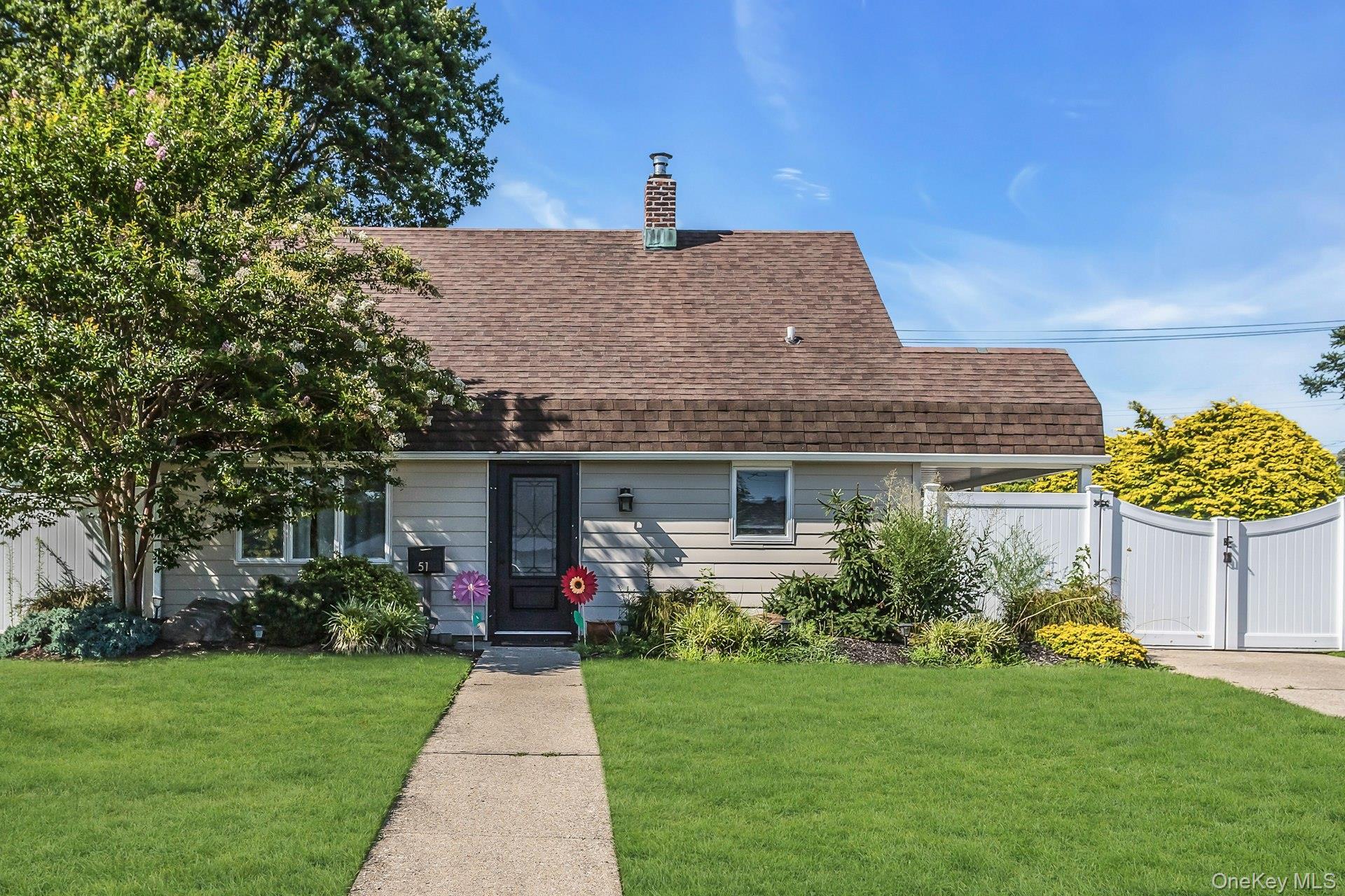 Butternut Ln, Levittown, NY 11756