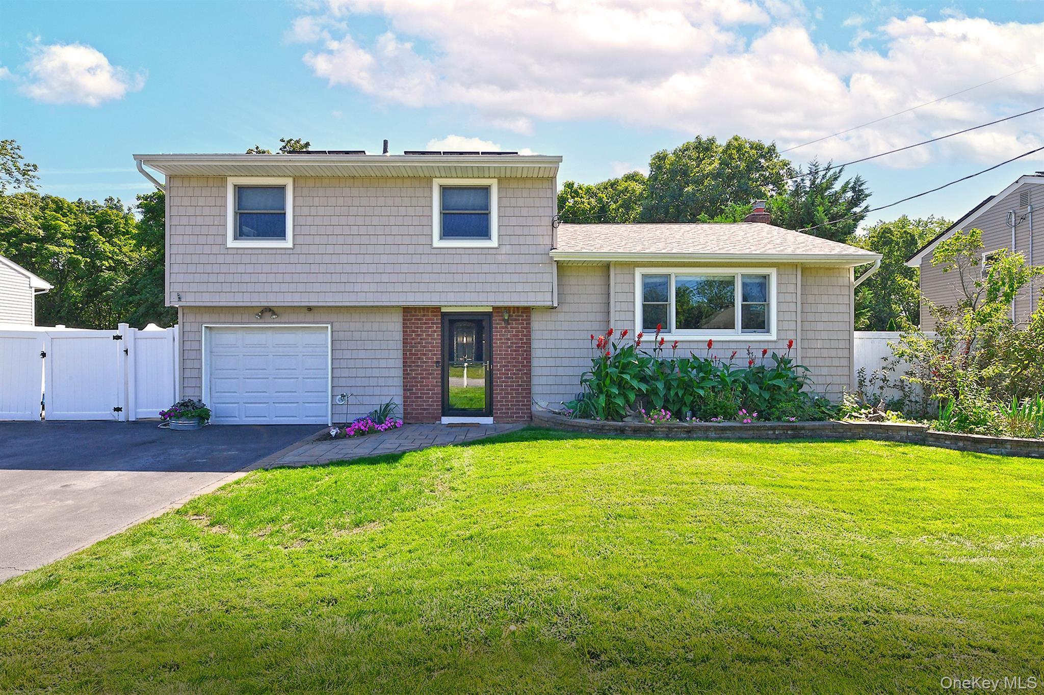 Campo Ave, Selden, NY 11784