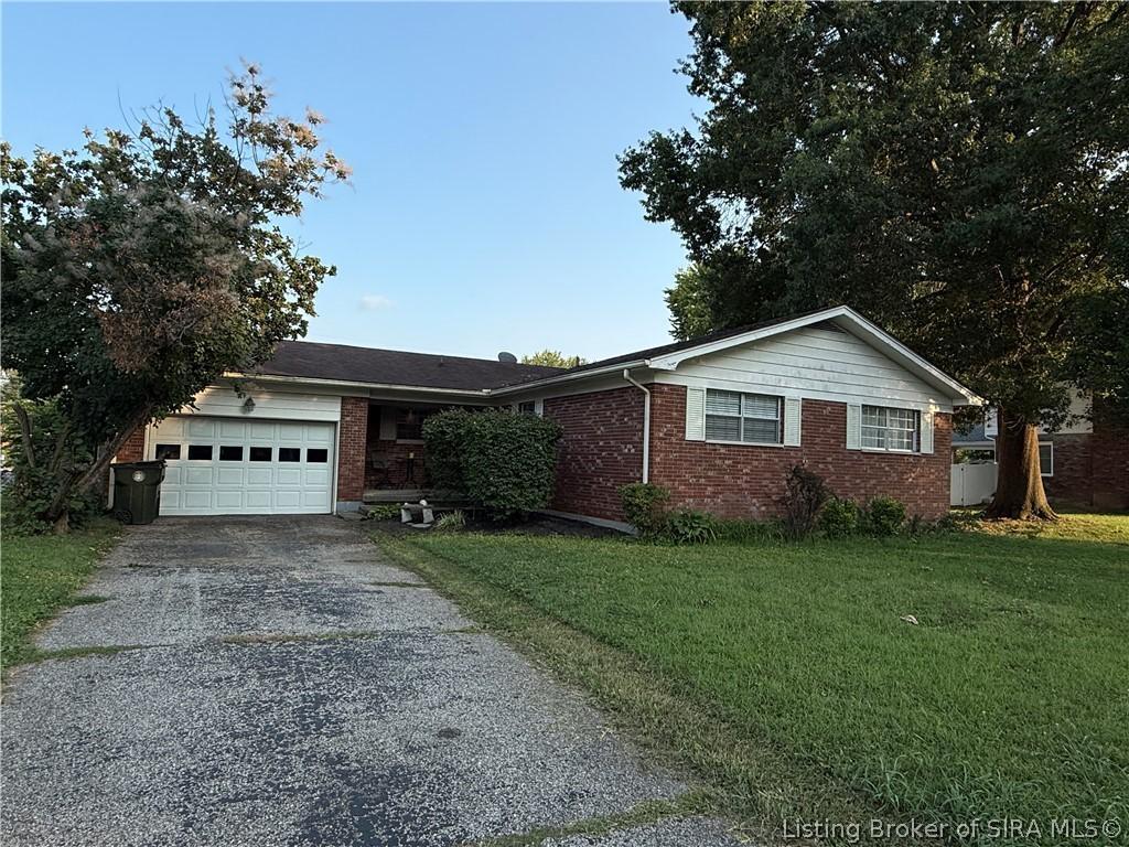 Castlewood Dr, New Albany, IN 47150