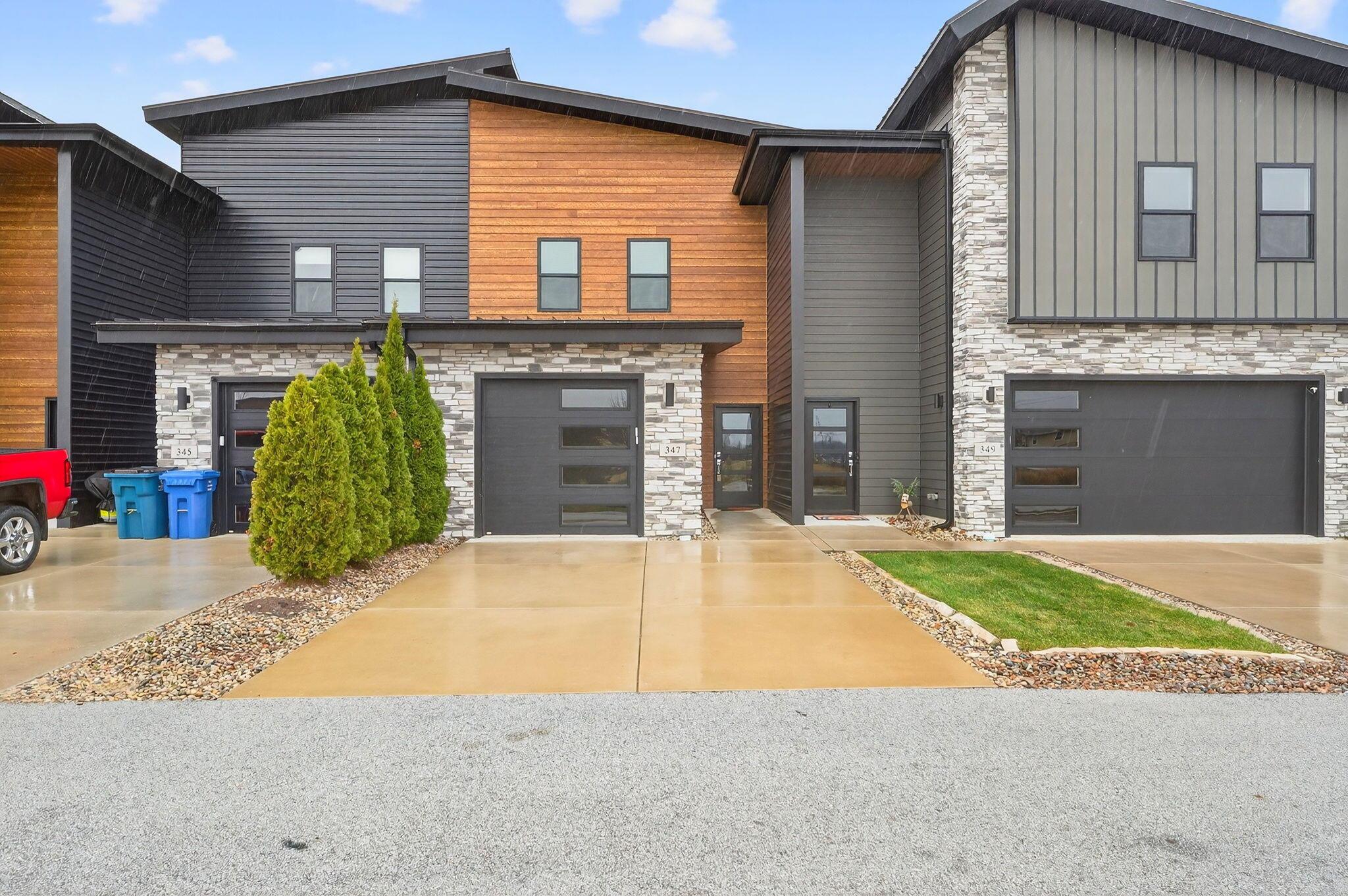 Sawgrass Dr, Crown Point, IN 46307