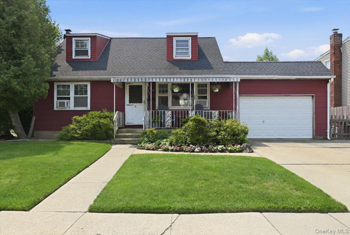 N Beech St, Massapequa, NY 11758