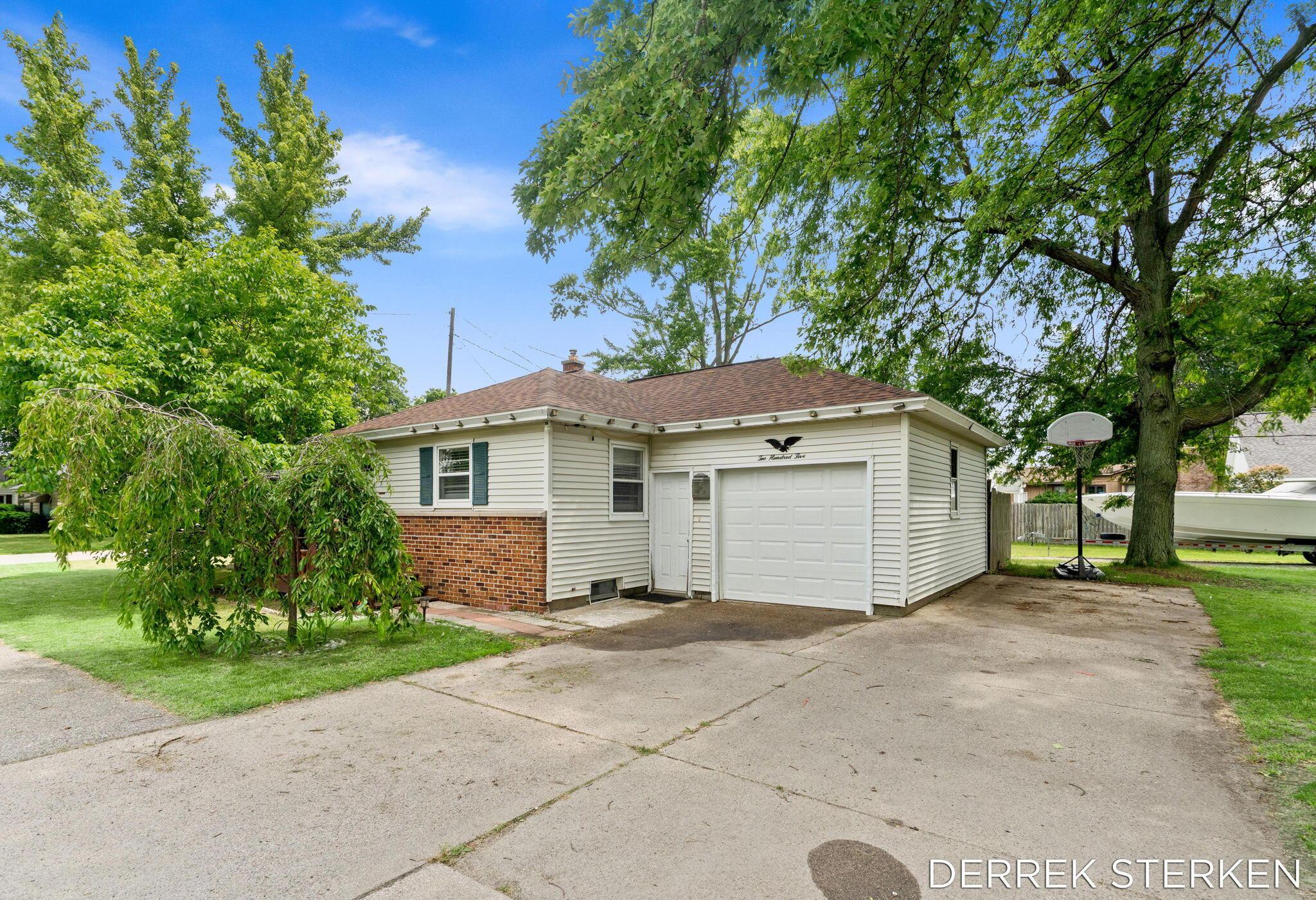 N Franklin St, Zeeland, MI 49464