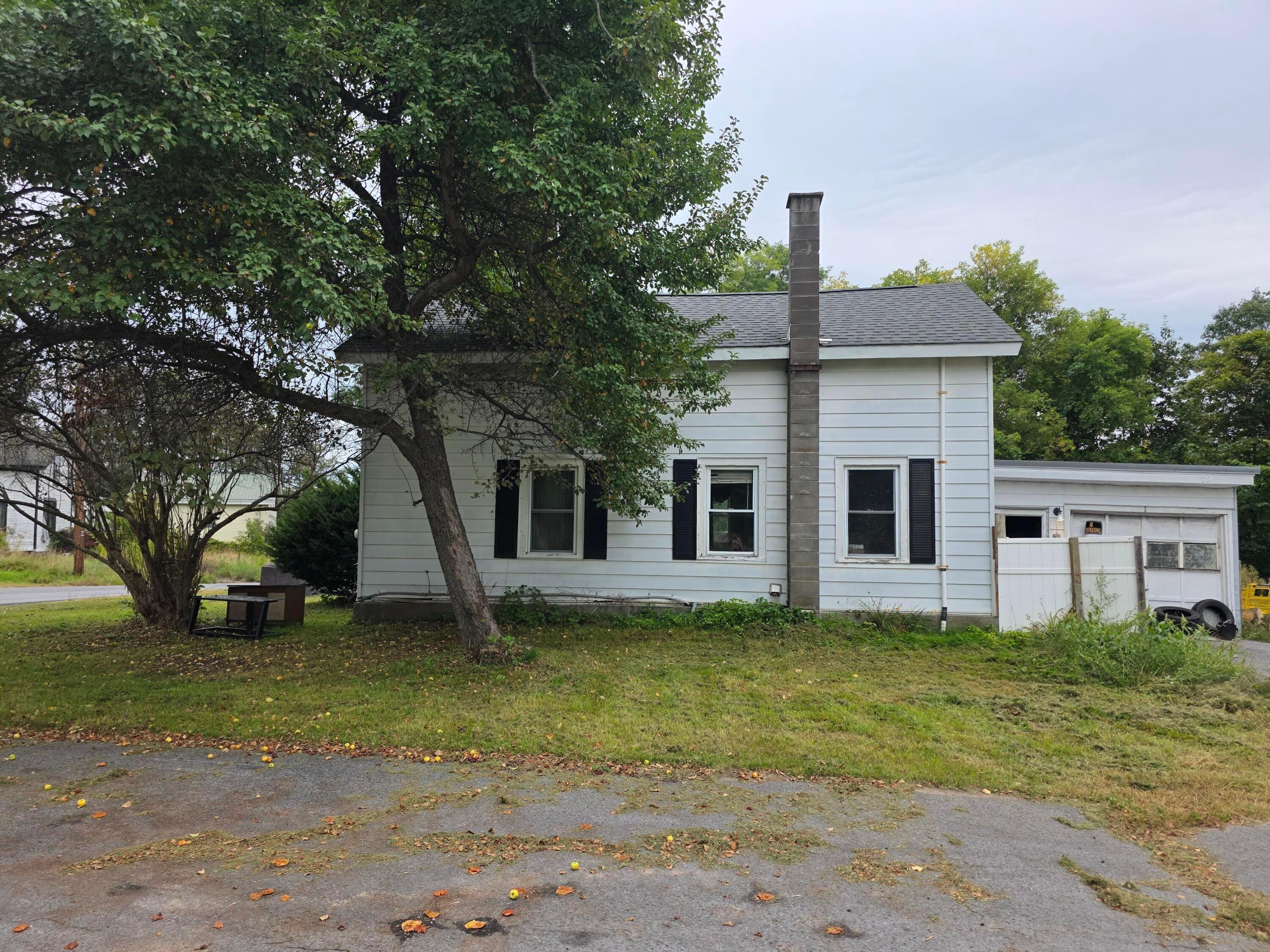 Moore Ln, Keeseville, NY 12944