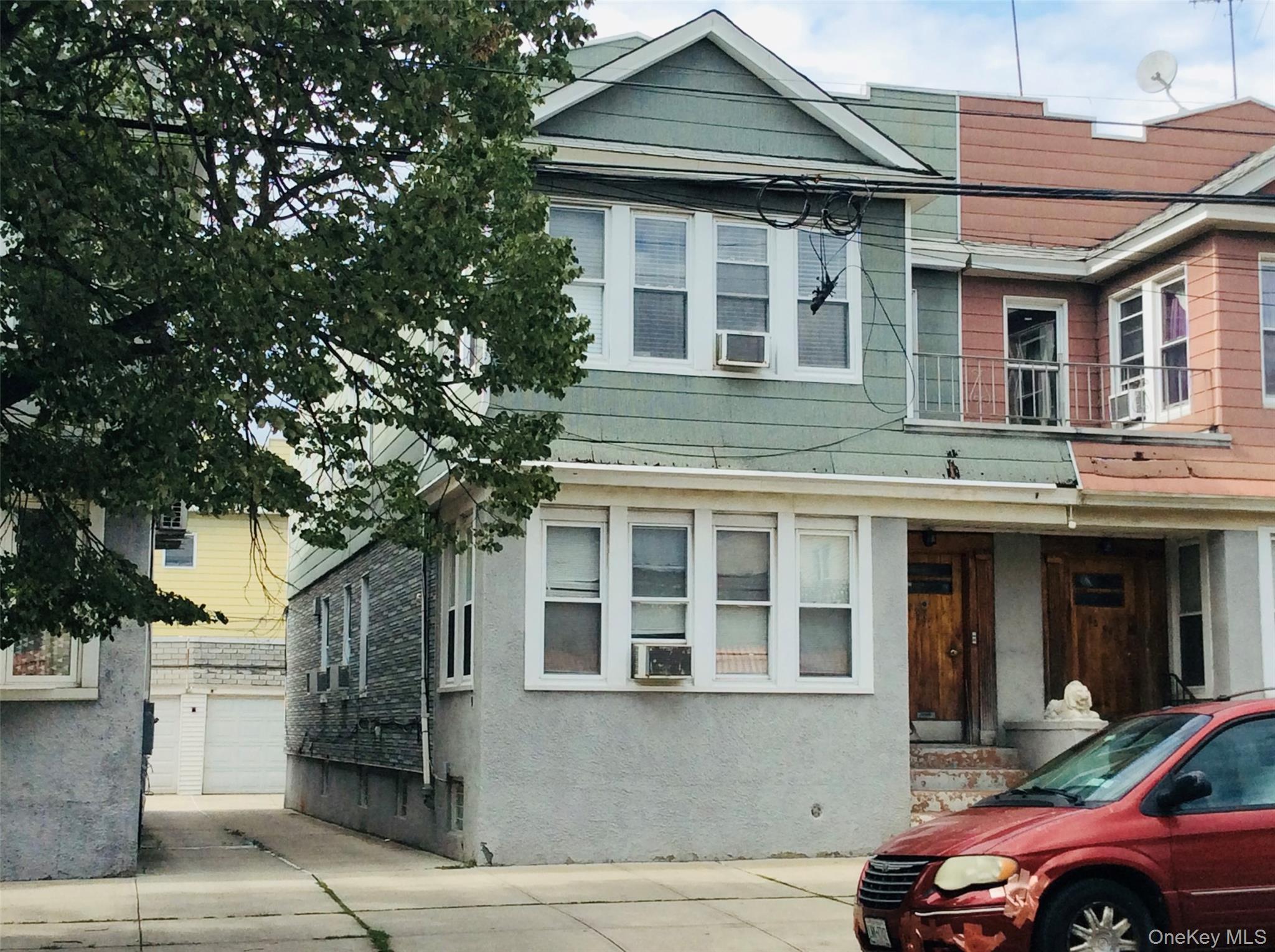 Central Ave, Glendale, NY 11385