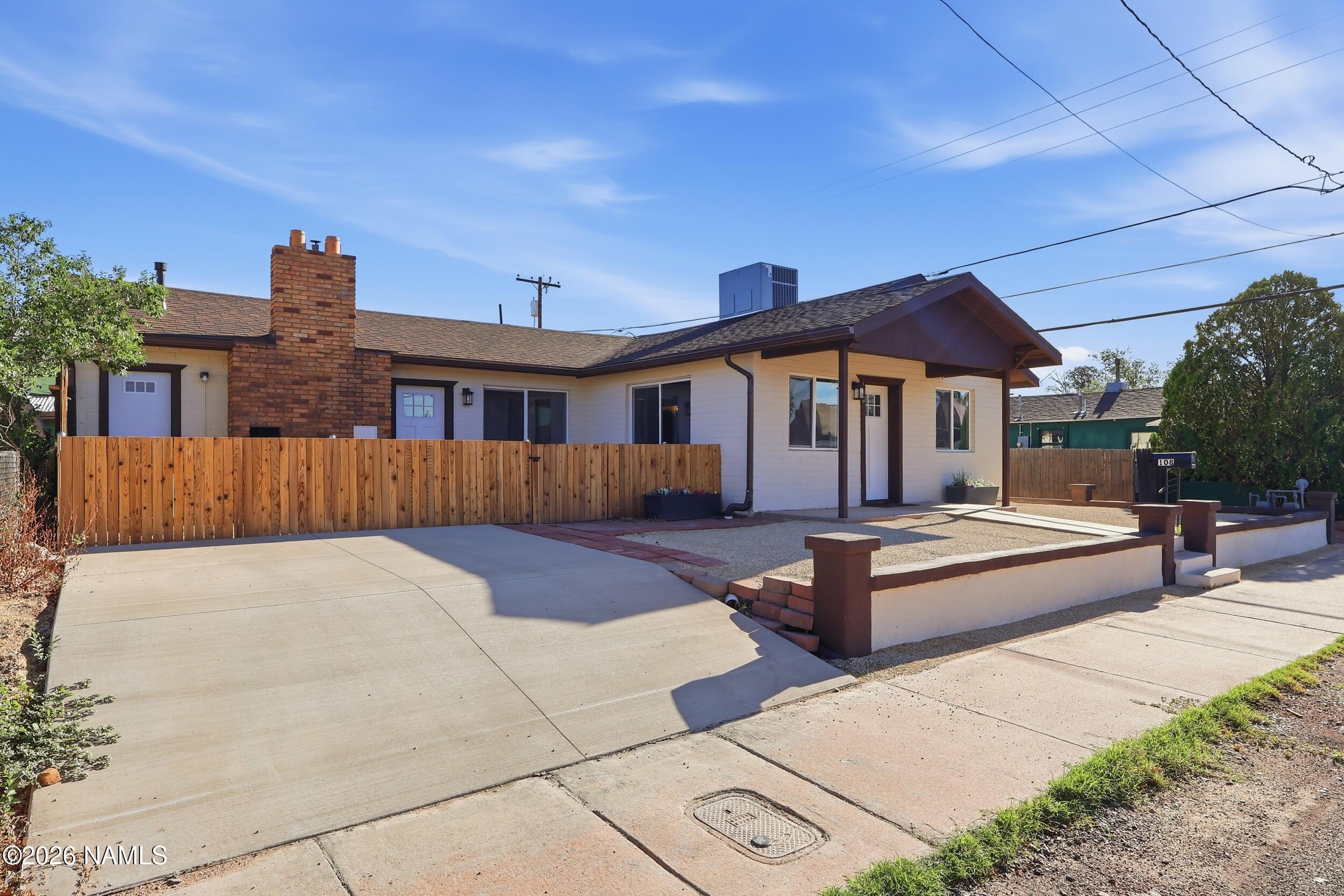 E Oak St, Winslow, AZ 86047