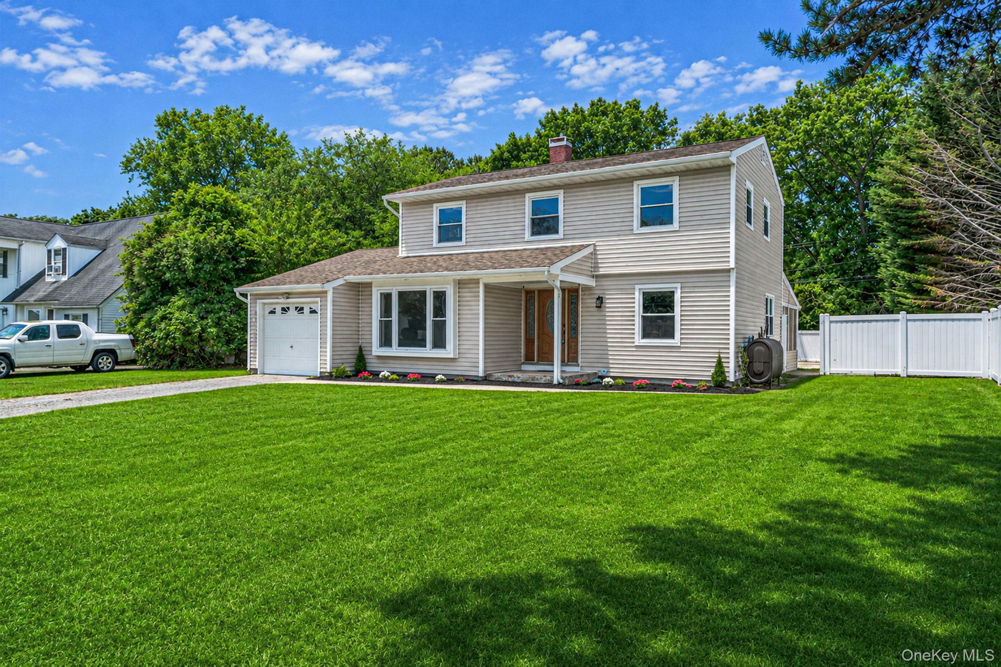 Greenbelt Pkwy, Holbrook, NY 11741