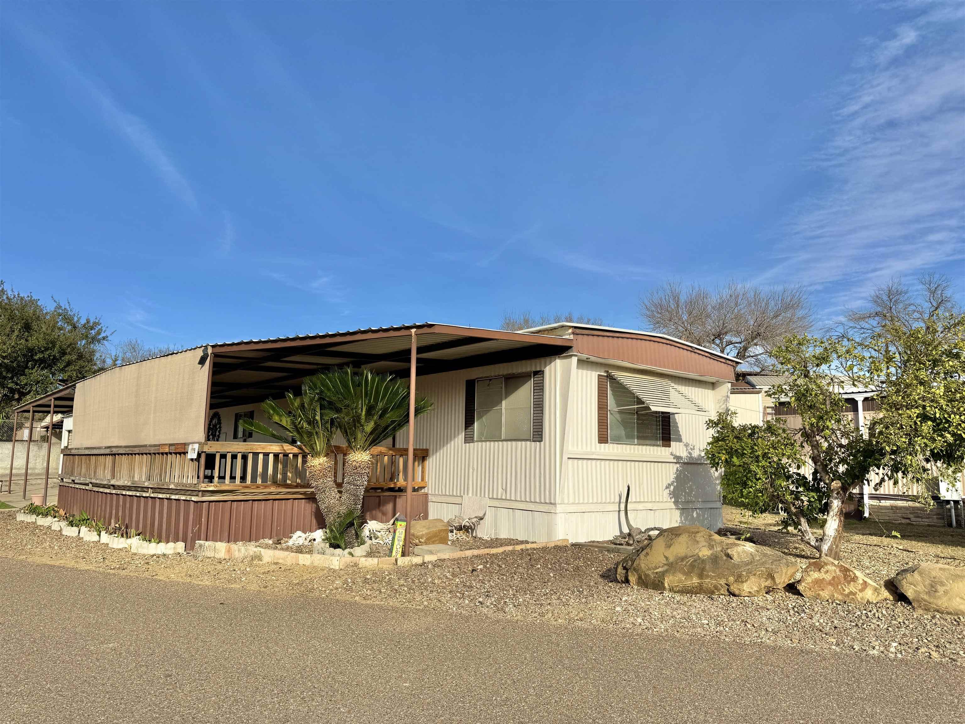 Road Runner Rd, Zapata, TX 78076