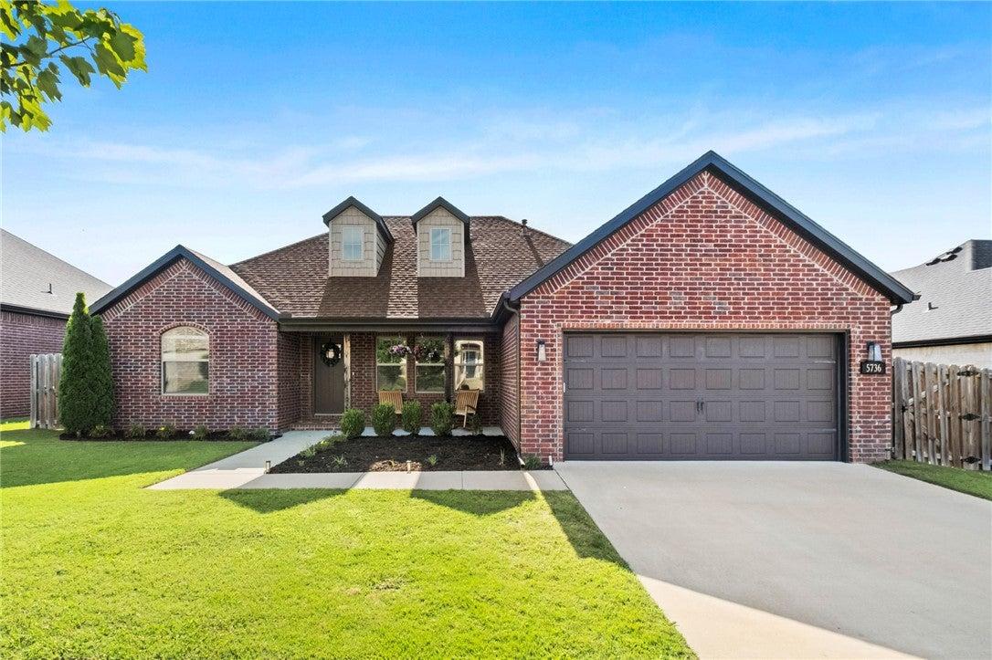 W Cane Hill Dr, Fayetteville, AR 72704