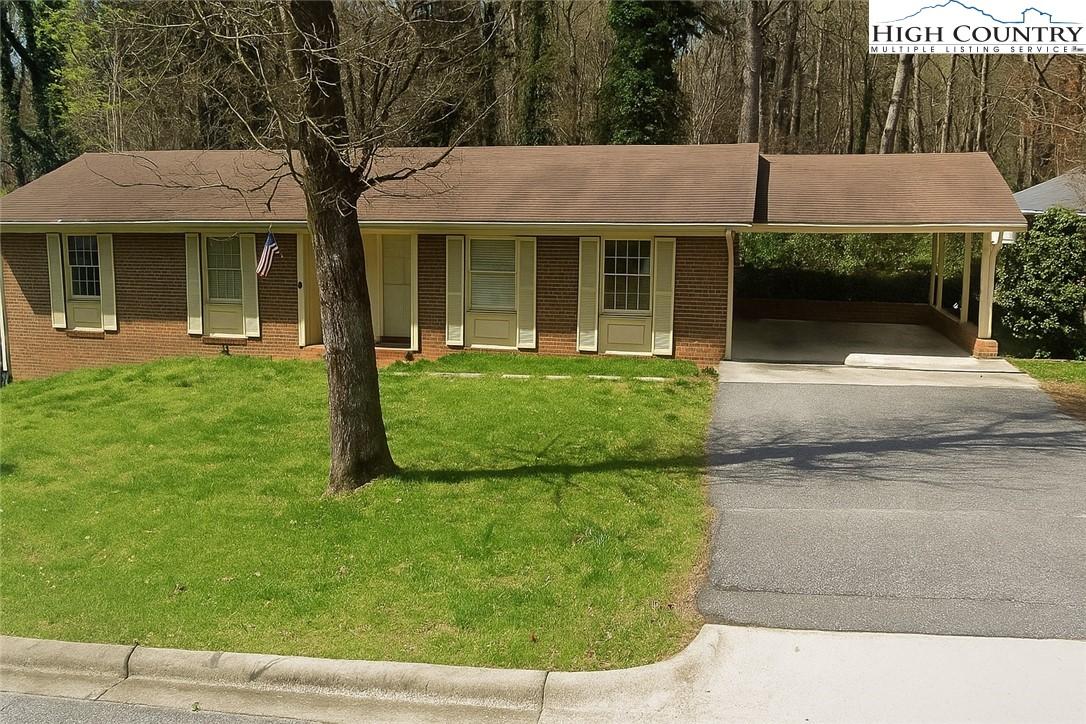 Shady Ln, Wilkesboro, NC 28697