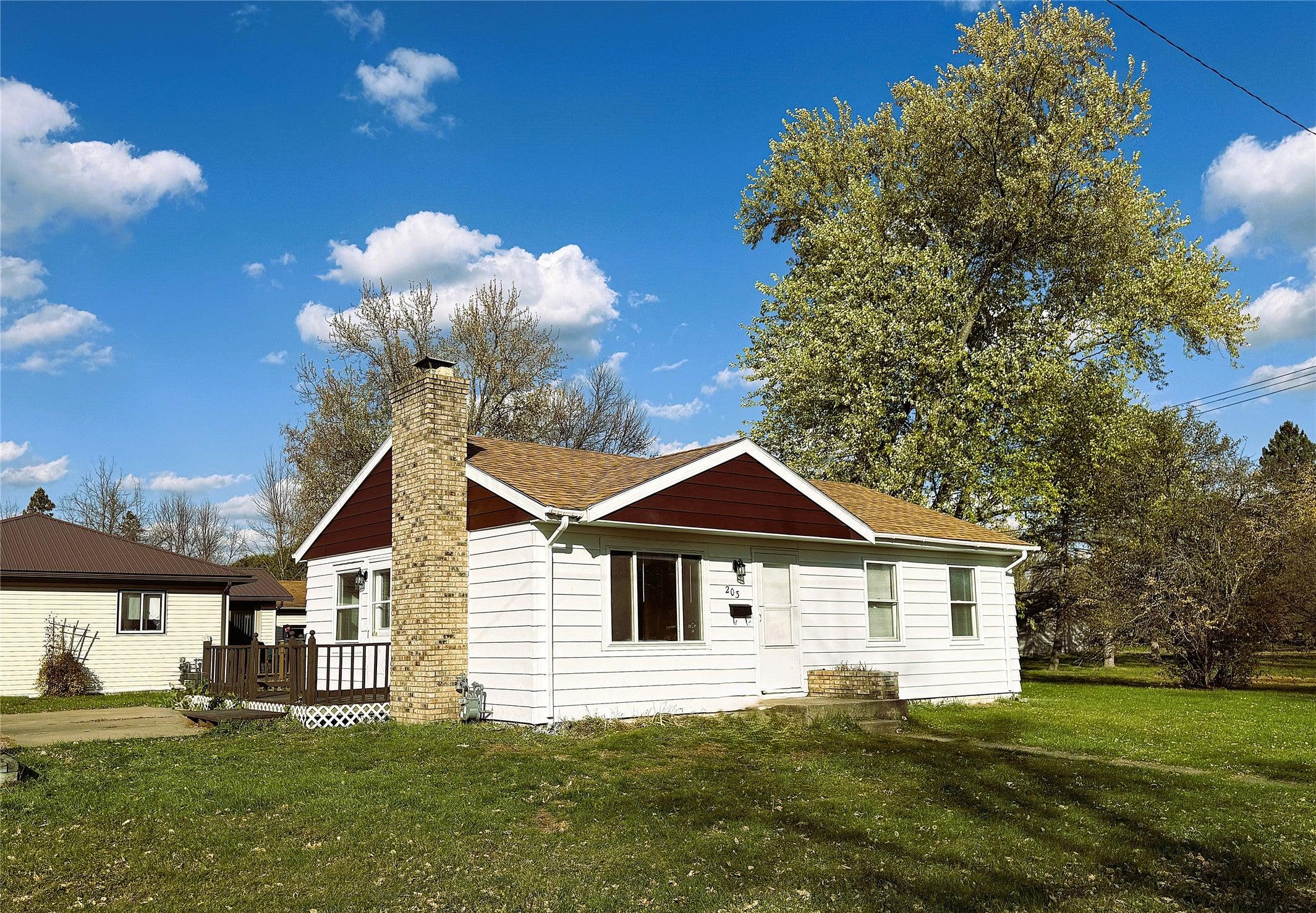 College Ave E, Ladysmith, WI 54848