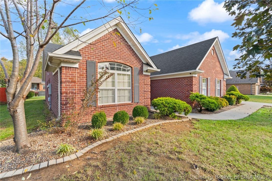 Crescent Hill Dr Ne, Corydon, IN 47112