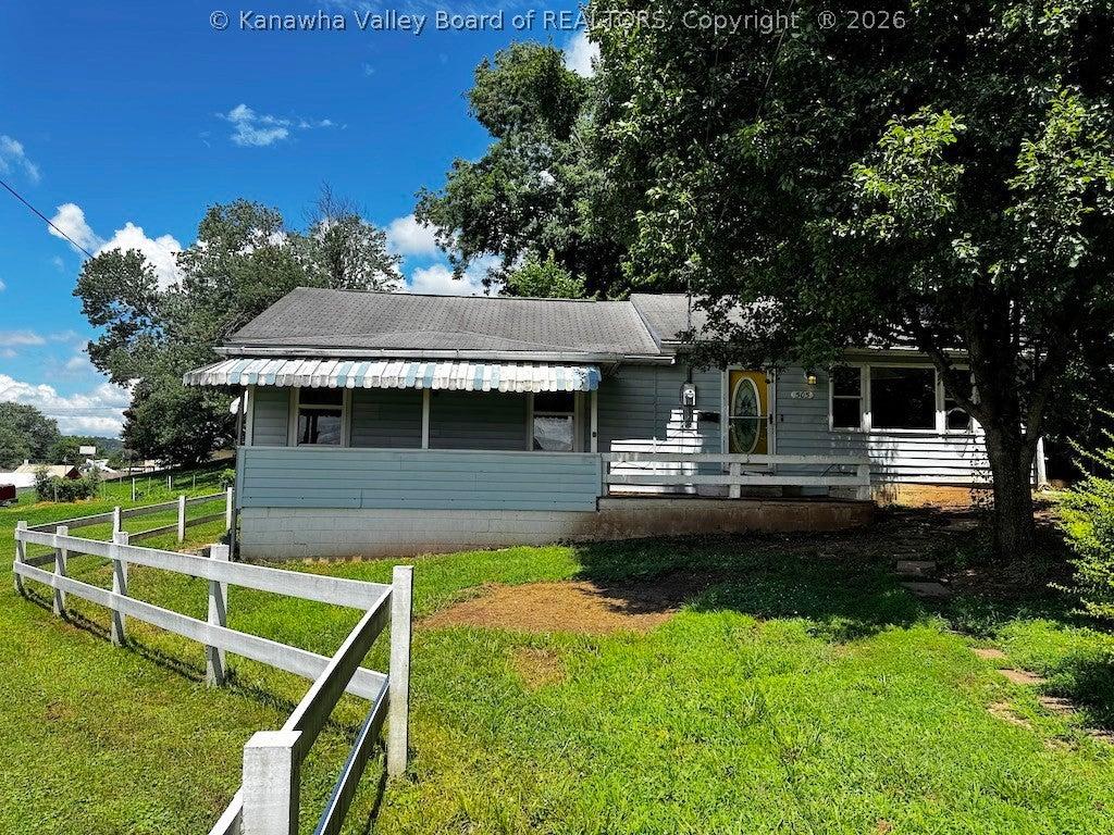 Walker St, Nitro, WV 25143