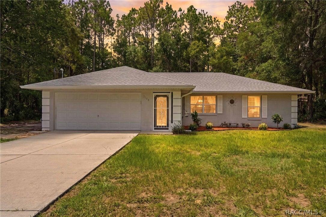 E Bradley St, Inverness, FL 34453