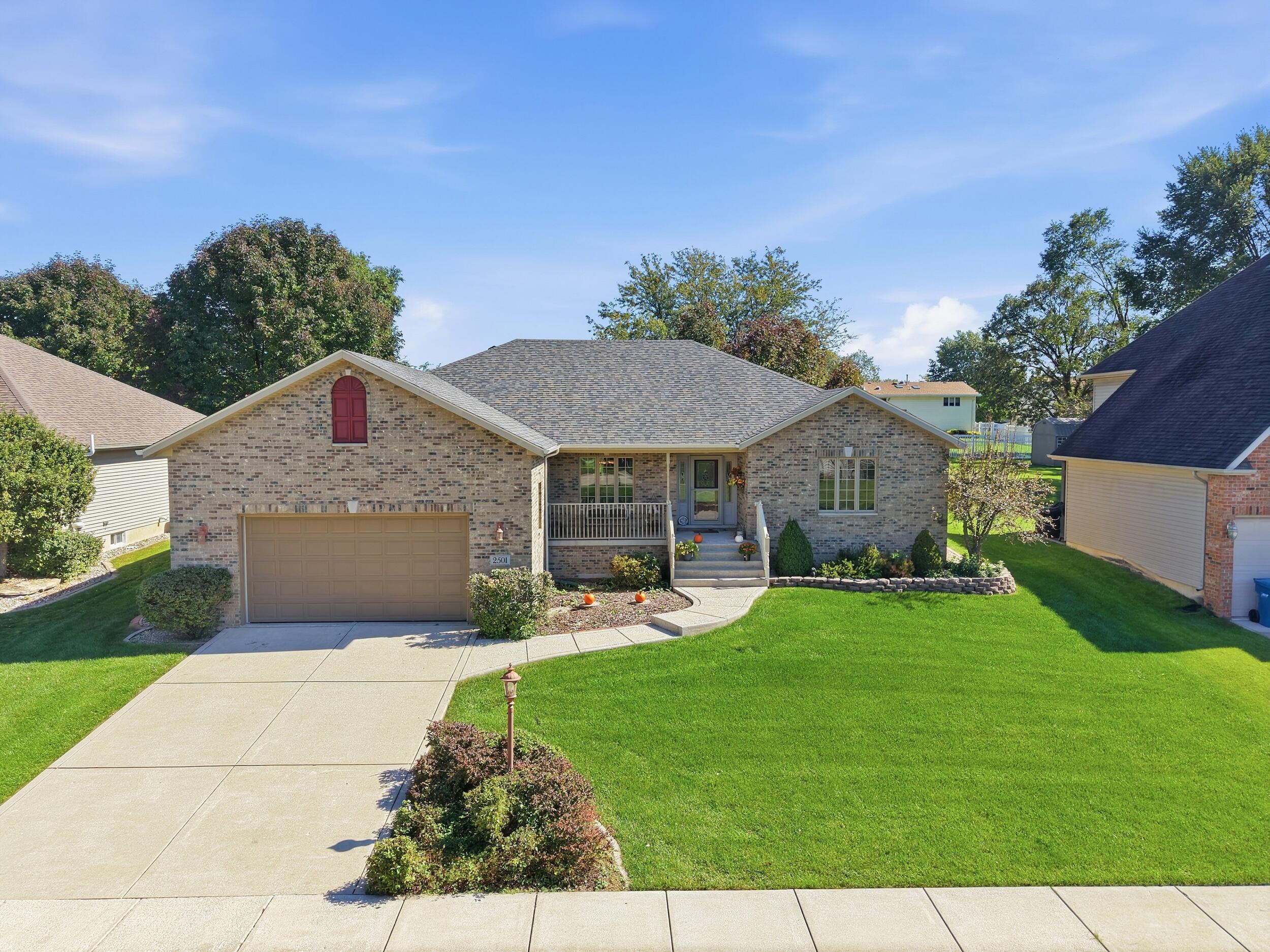 Howard Castle Dr, Dyer, IN 46311