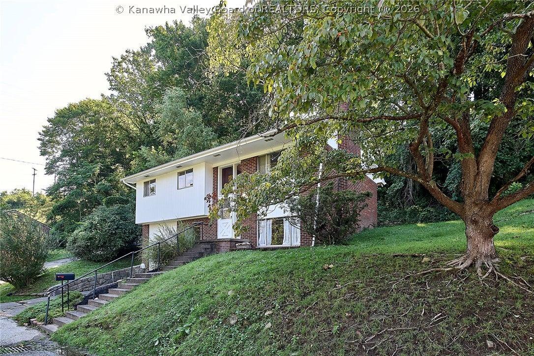 Sunset Dr, Charleston, WV 25301