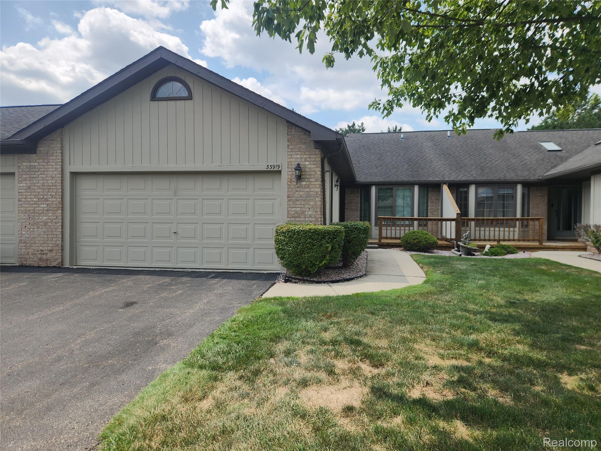 Oakwood Dr, Sterling Heights, MI 48312