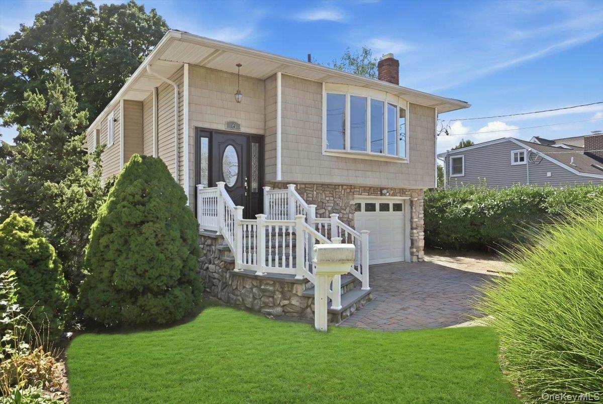 Adam Rd W, Massapequa, NY 11758