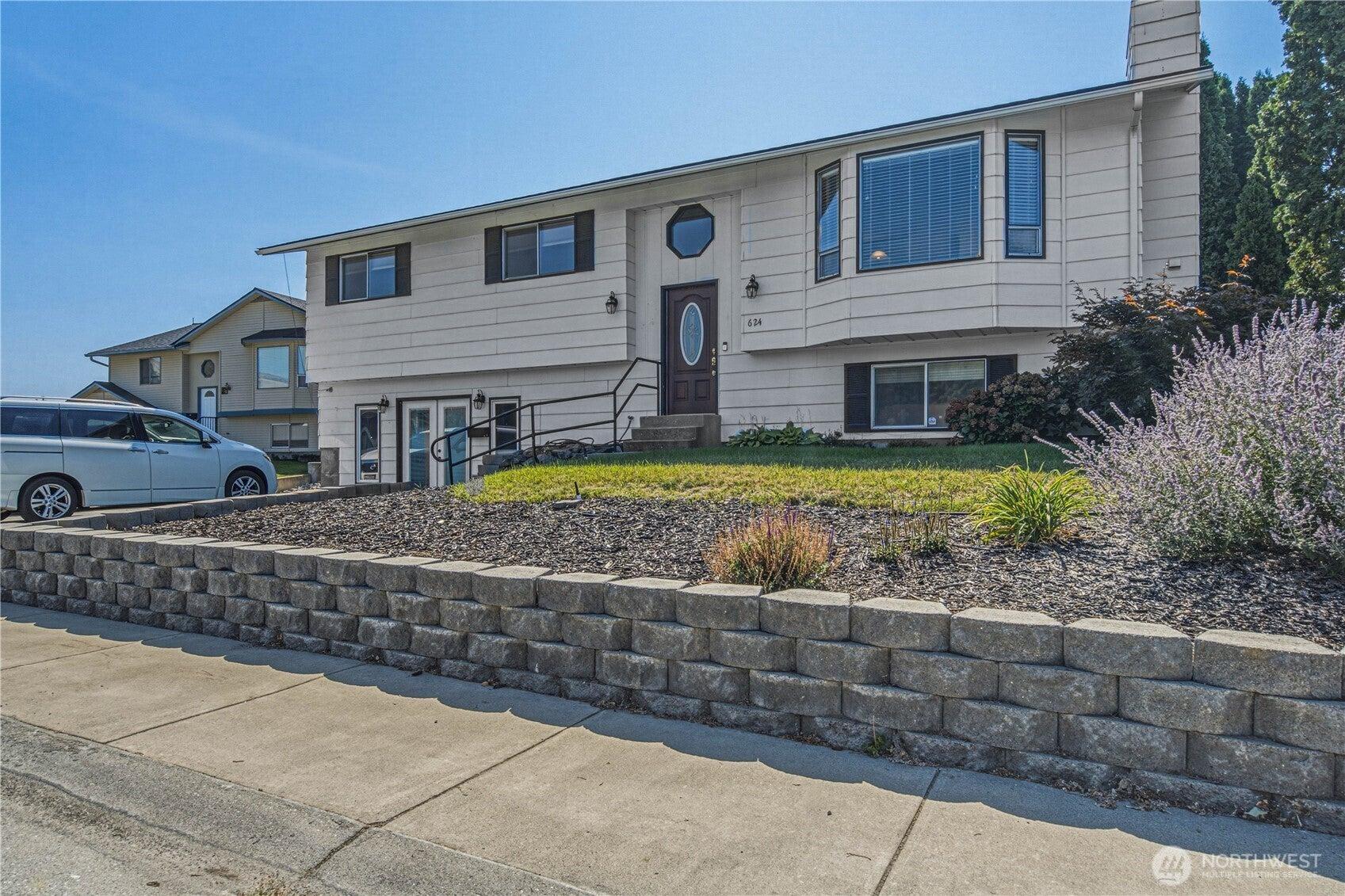 Sheri Ct, East Wenatchee, WA 98802