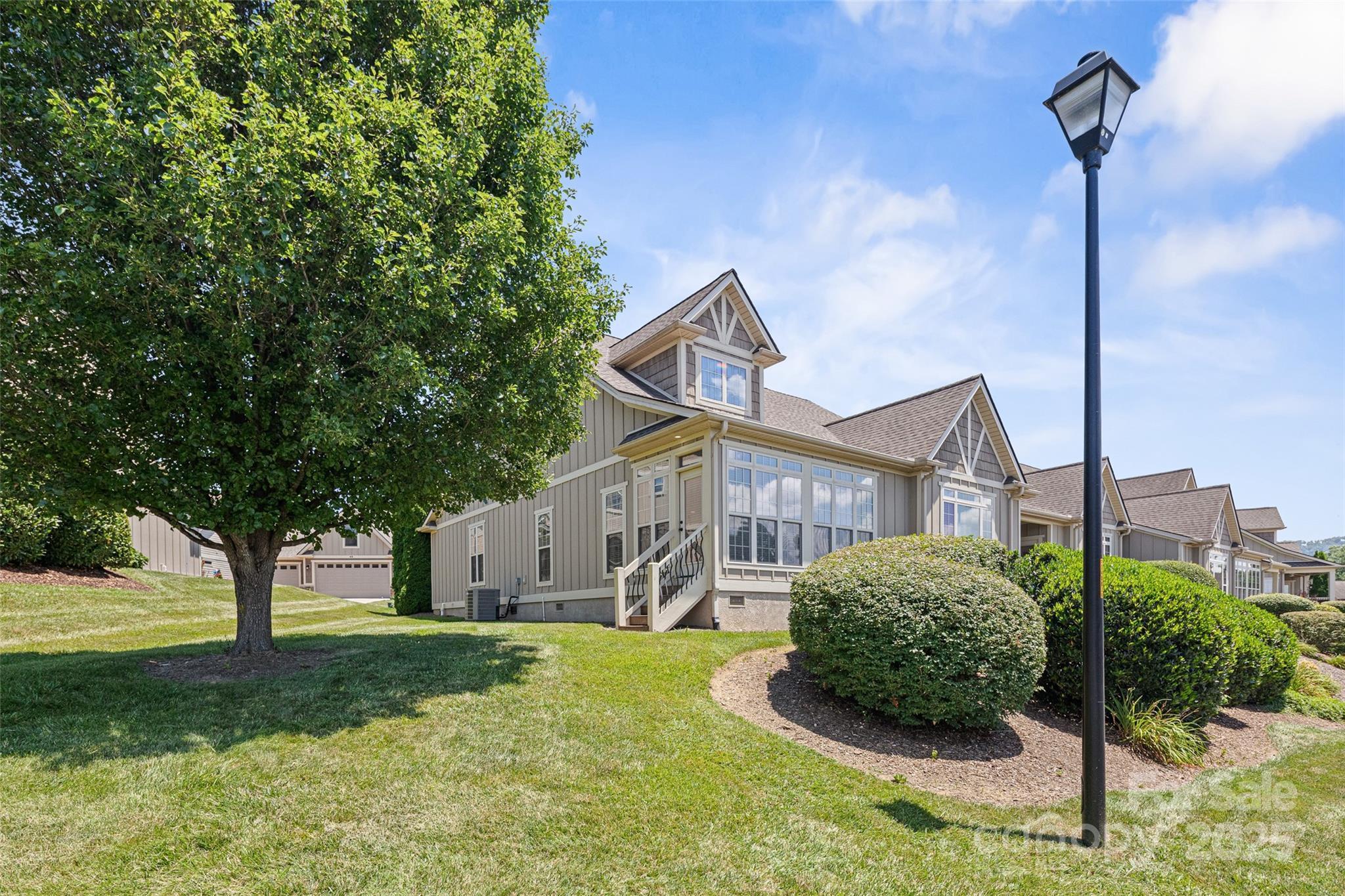Burlington Ln, Fletcher, NC 28732