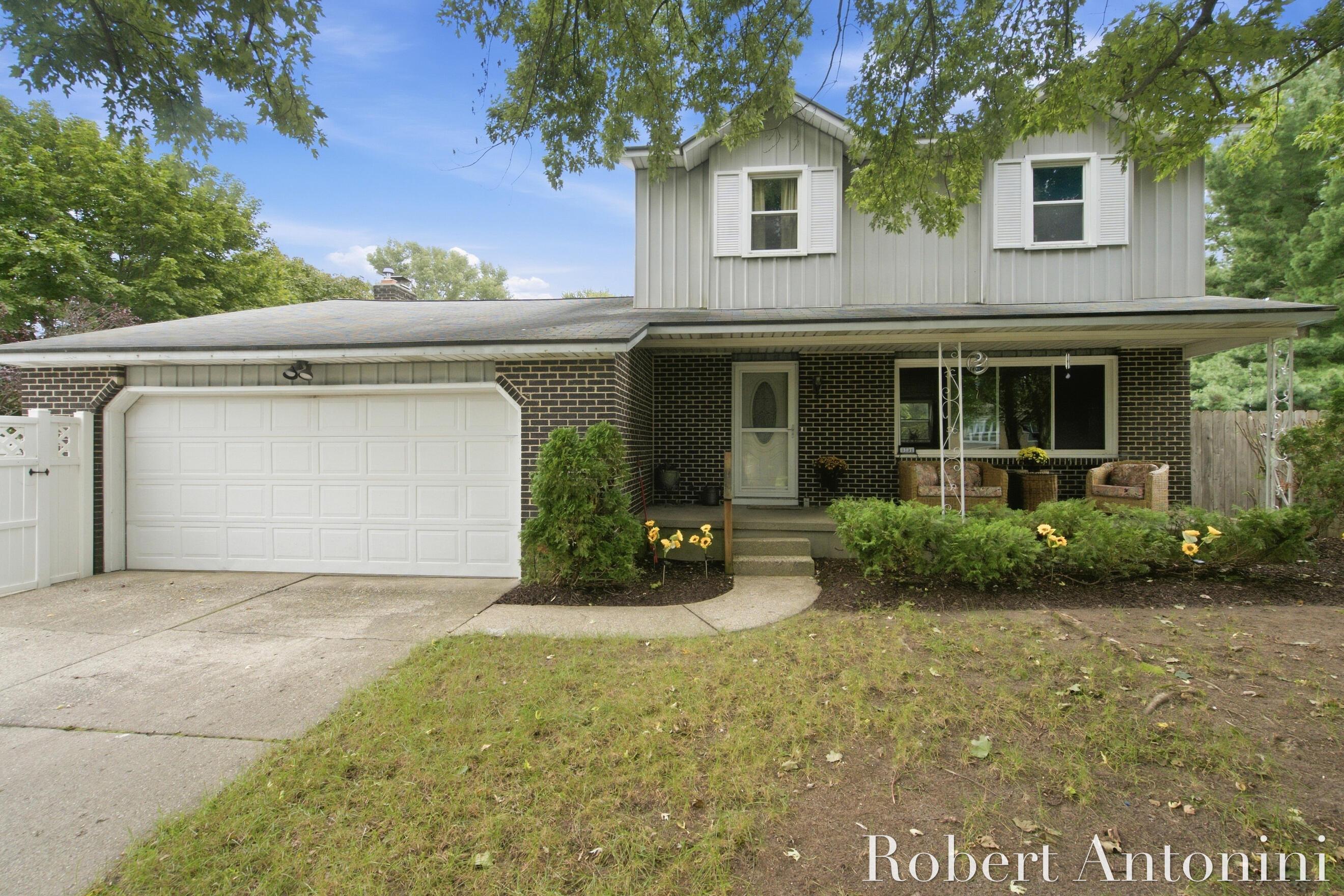 Summit View Dr Ne, Grand Rapids, MI 49525