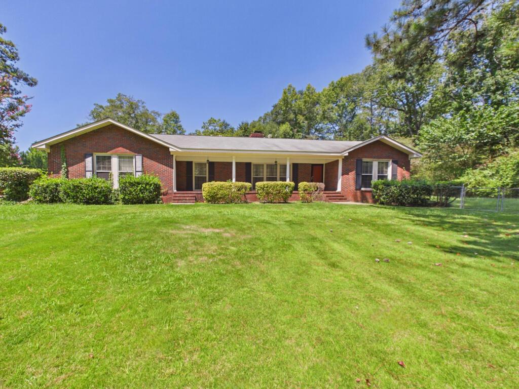 Byrd Ave, Smiths Station, AL 36877