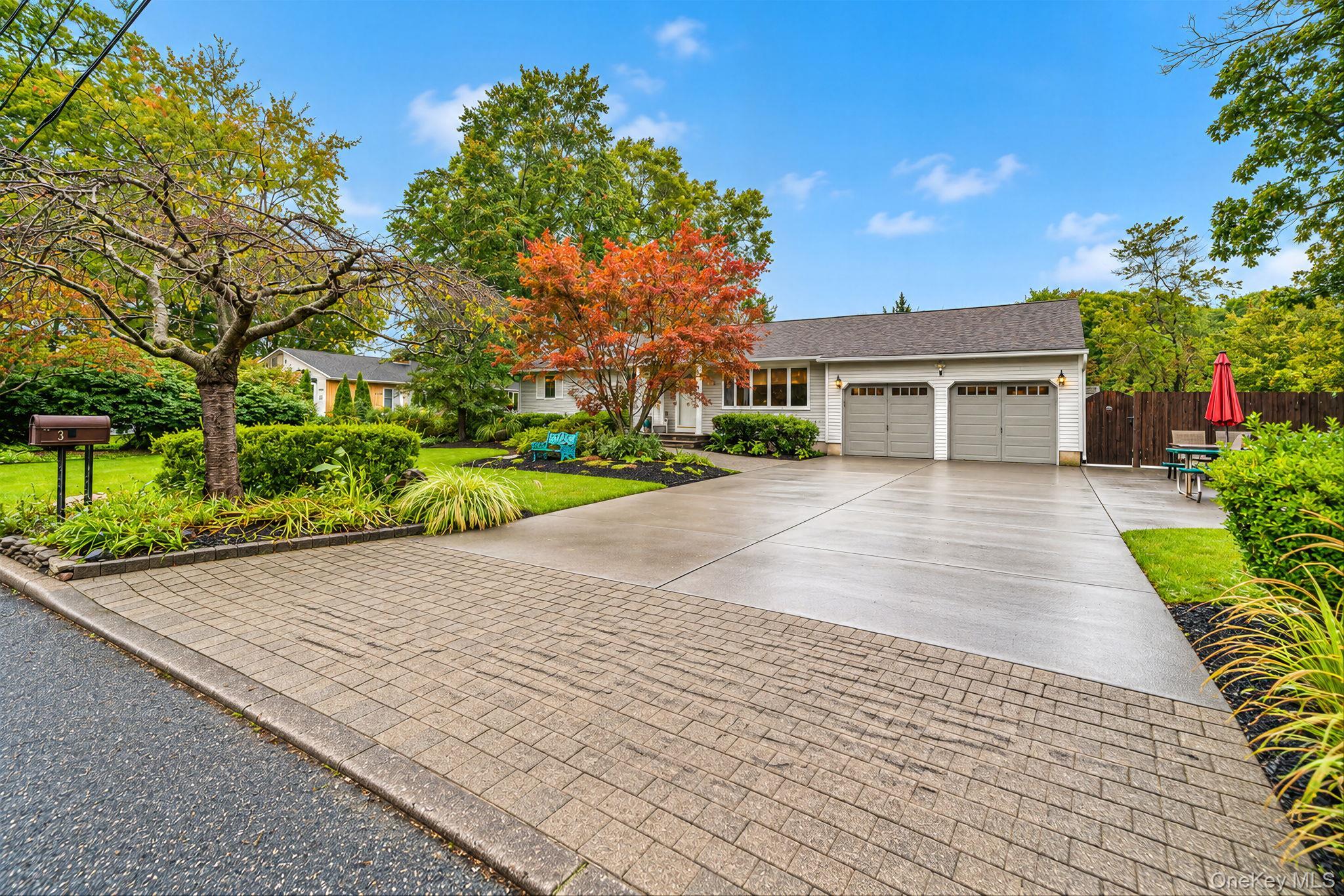 Putter Ln, Middle Island, NY 11953