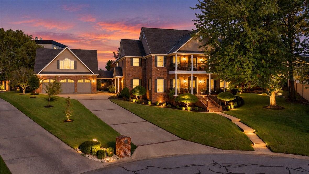 W Old Course Cir, Rogers, AR 72758