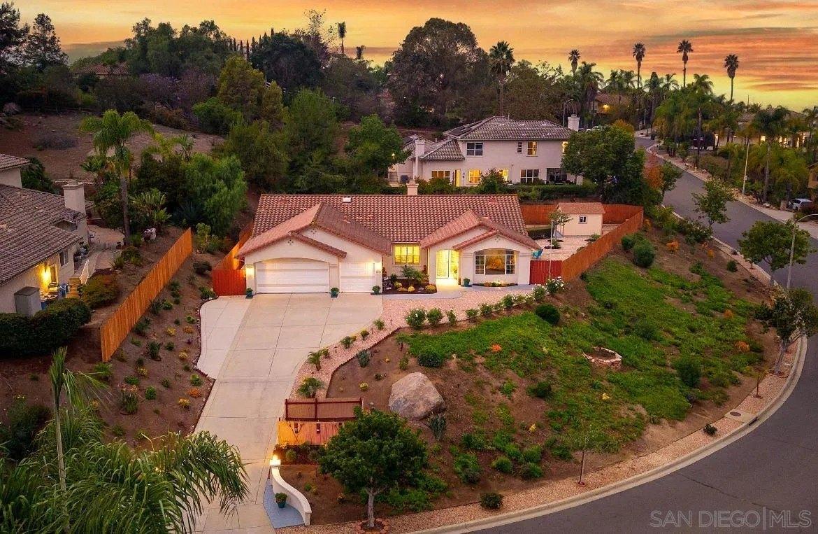 Cresthaven Dr, Vista, CA 92084